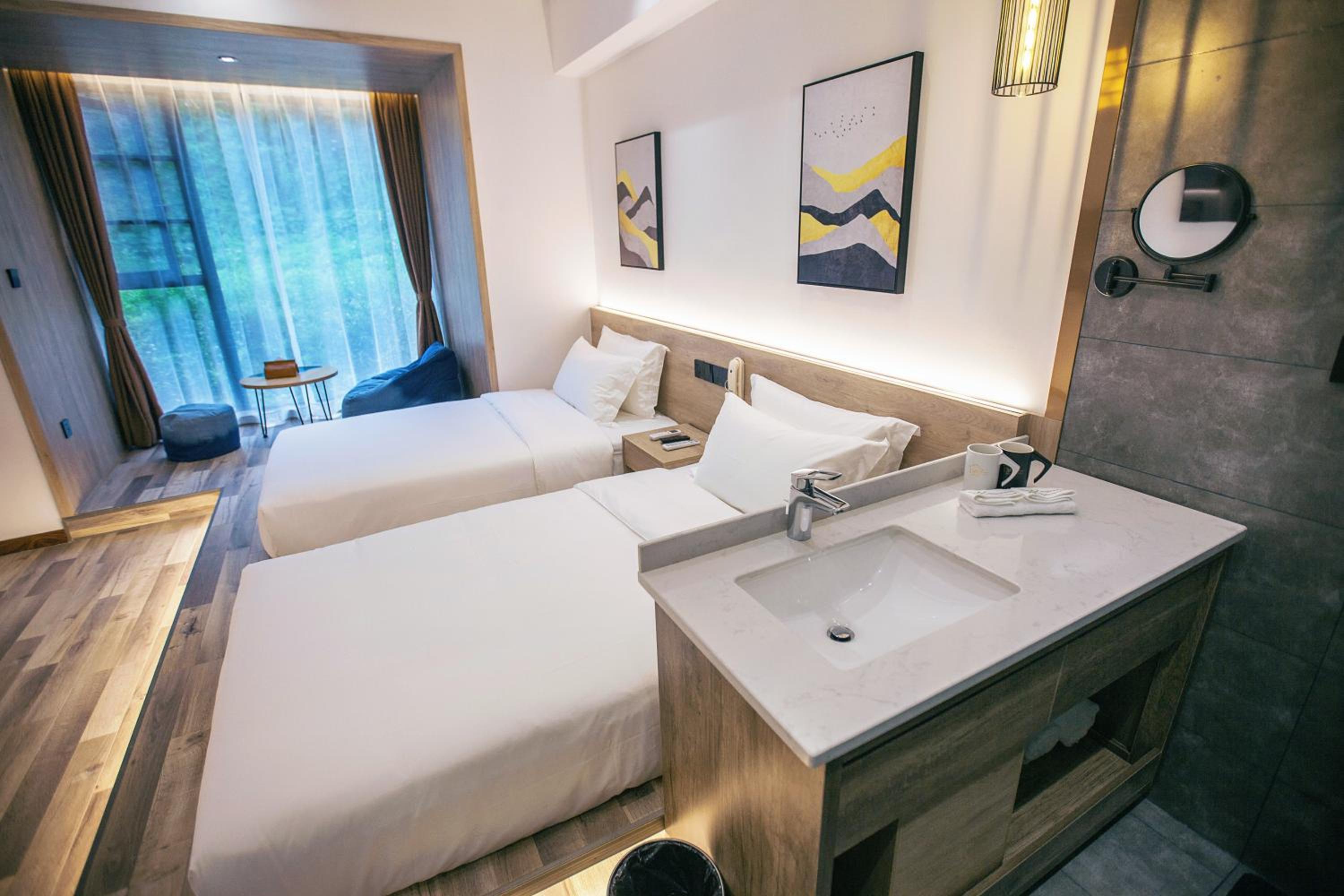Whispering Mountains Boutique Hotel