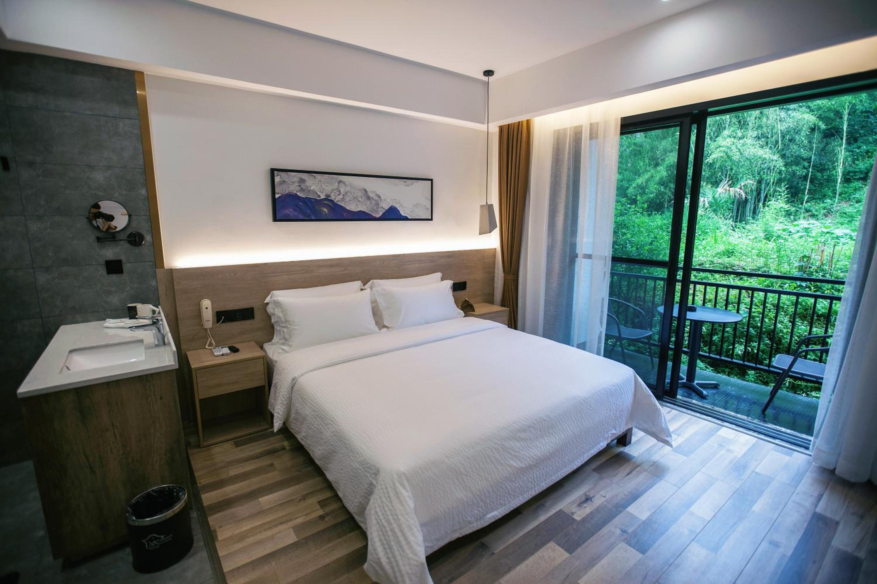 Whispering Mountains Boutique Hotel