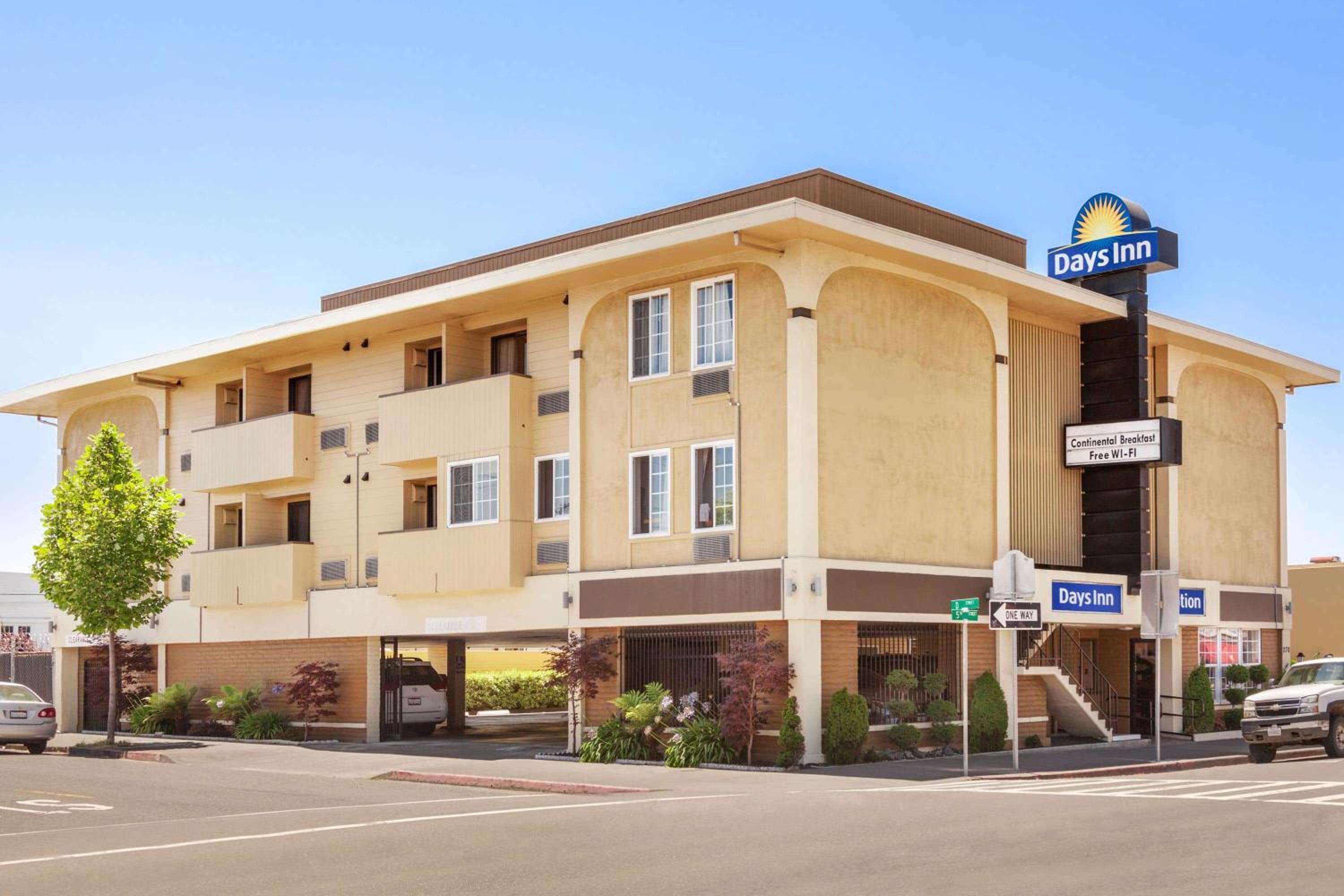Days Inn by Wyndham Eureka CA view 3