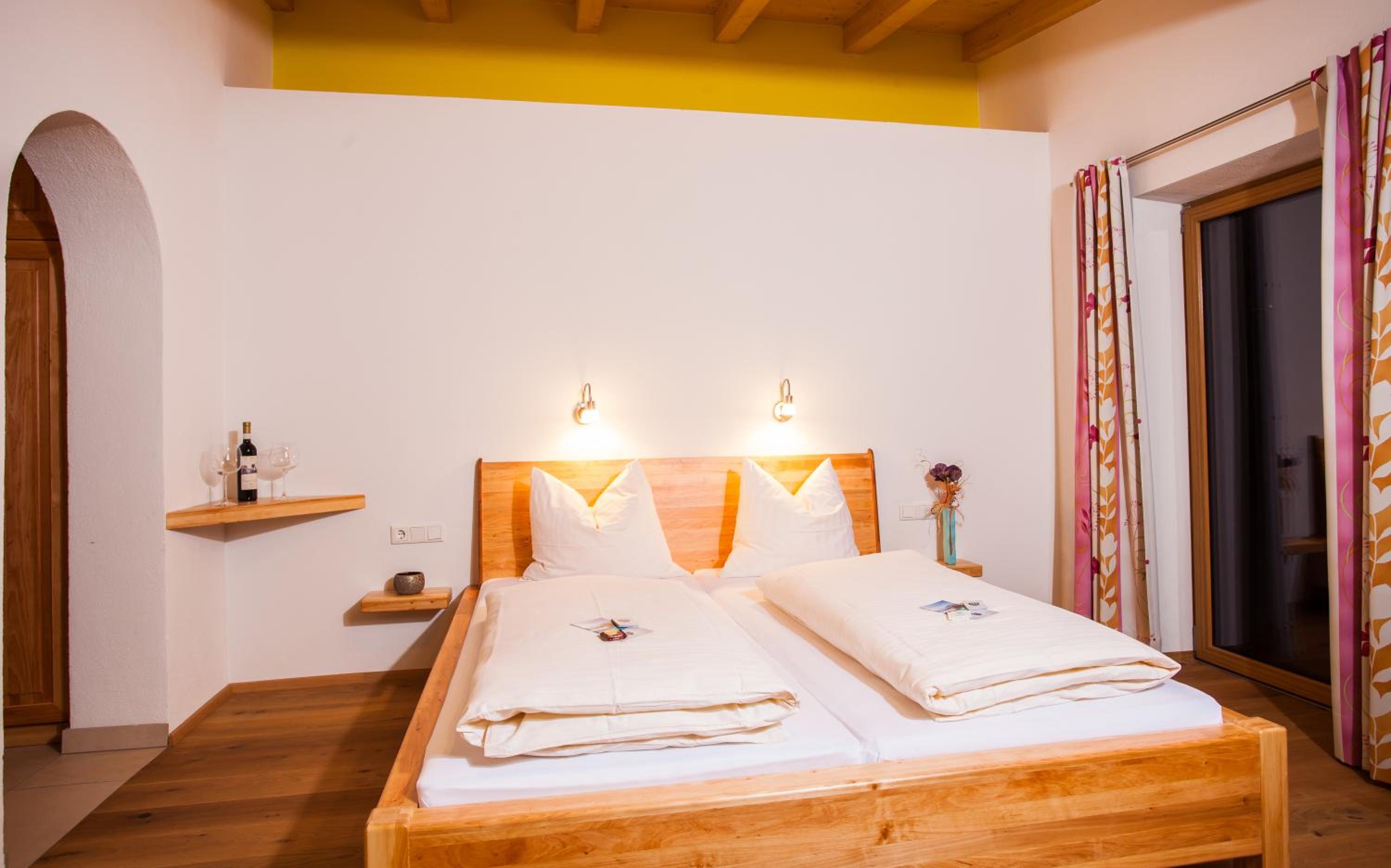 Simone's Platzerl - inklusive täglichem freien Eintritt Tauern Spa - nur 5 Gehminuten, Sommerkarte, privatem Garten mit Schwimmteich, Grill und Saunabereic