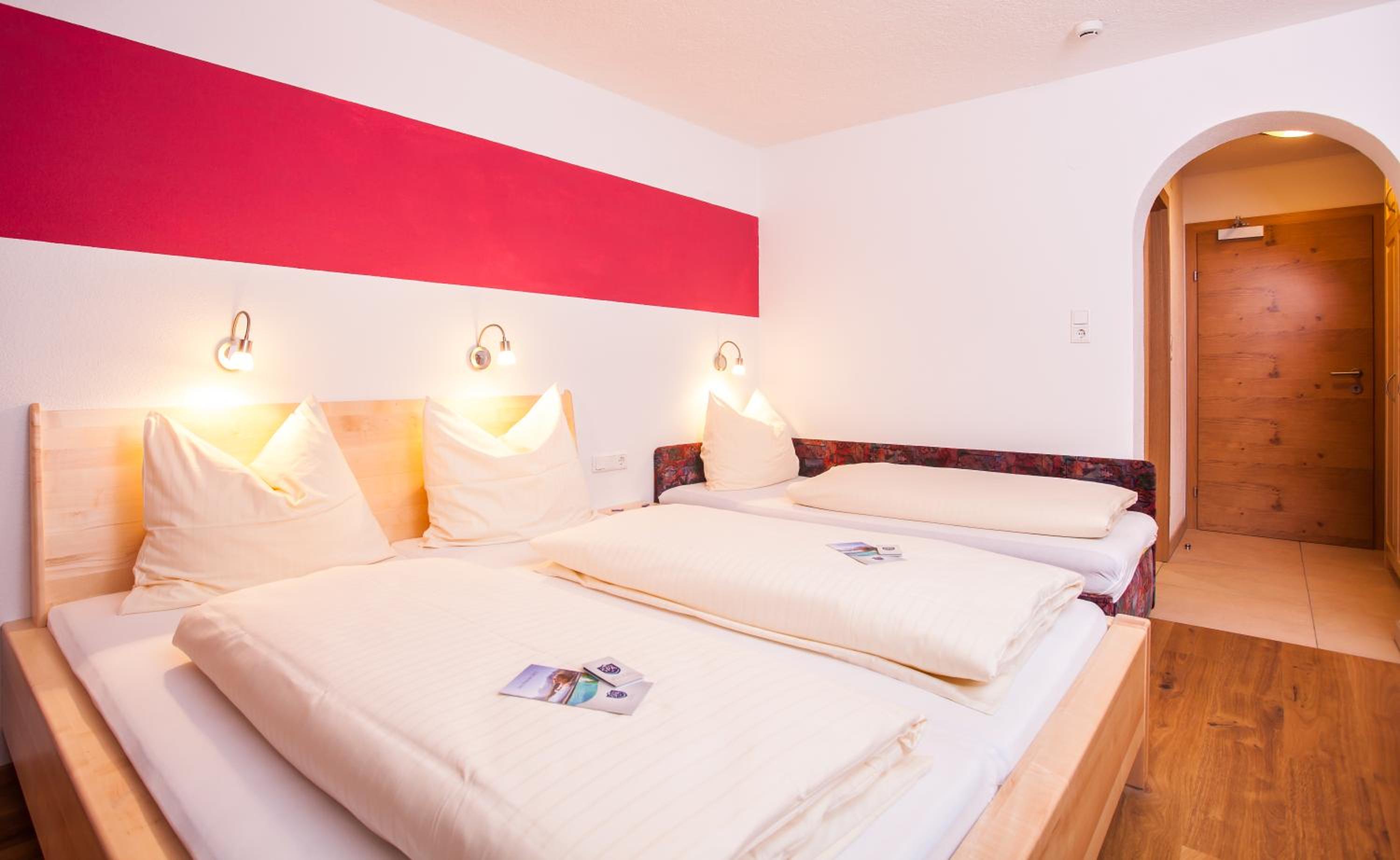 Simone's Platzerl - inklusive täglichem freien Eintritt Tauern Spa - nur 5 Gehminuten, Sommerkarte, privatem Garten mit Schwimmteich, Grill und Saunabereic