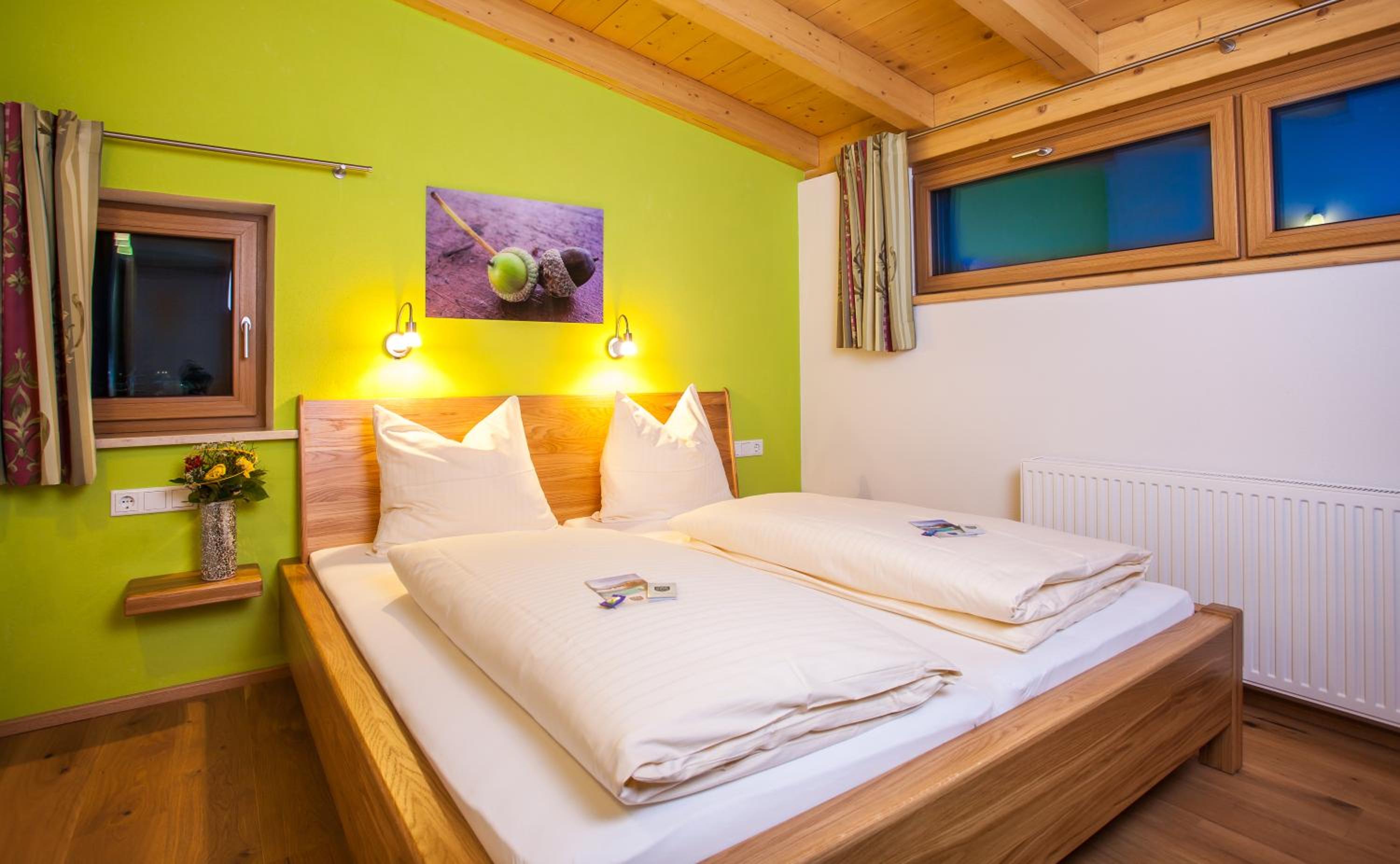 Simone's Platzerl - inklusive täglichem freien Eintritt Tauern Spa - nur 5 Gehminuten, Sommerkarte, privatem Garten mit Schwimmteich, Grill und Saunabereic