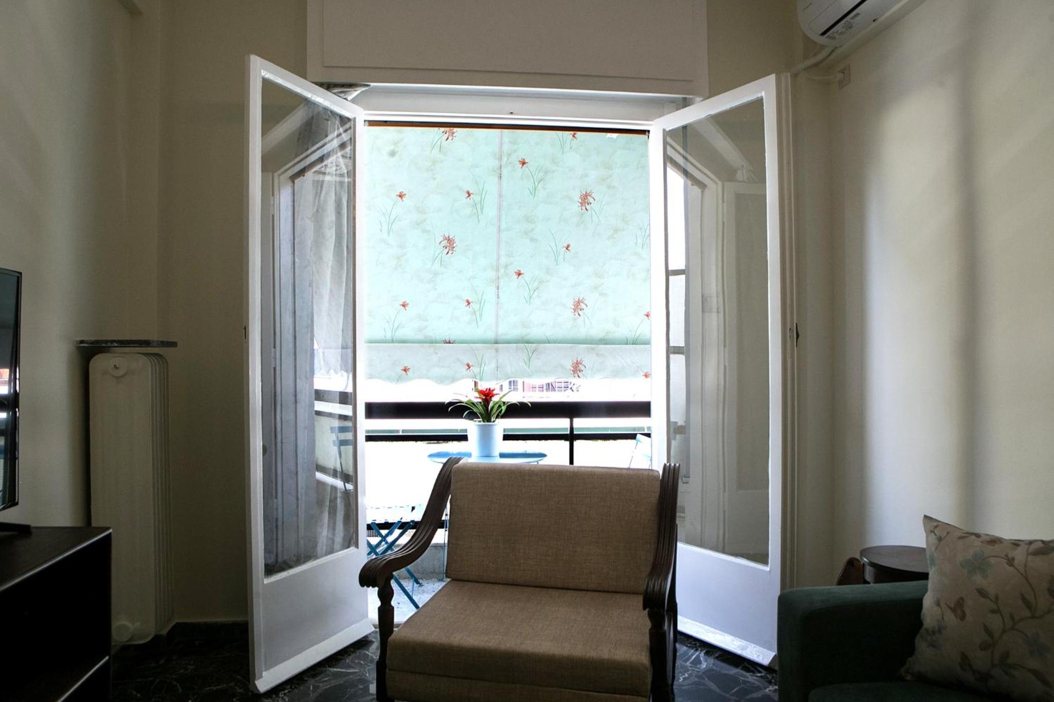 Best House, Larisis Metro, Athens