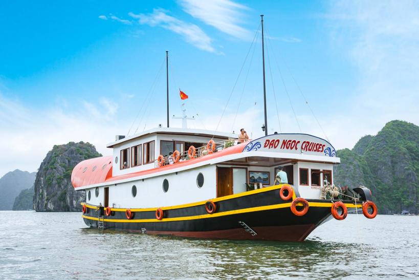 Cat Ba Bay Cruises view 2