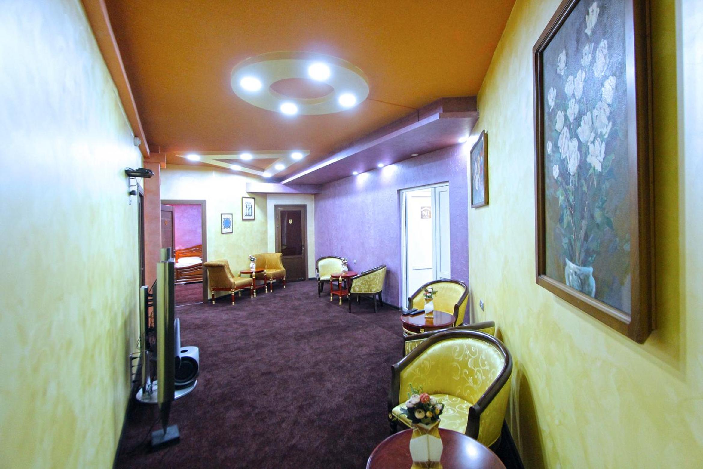 HOTEL N1