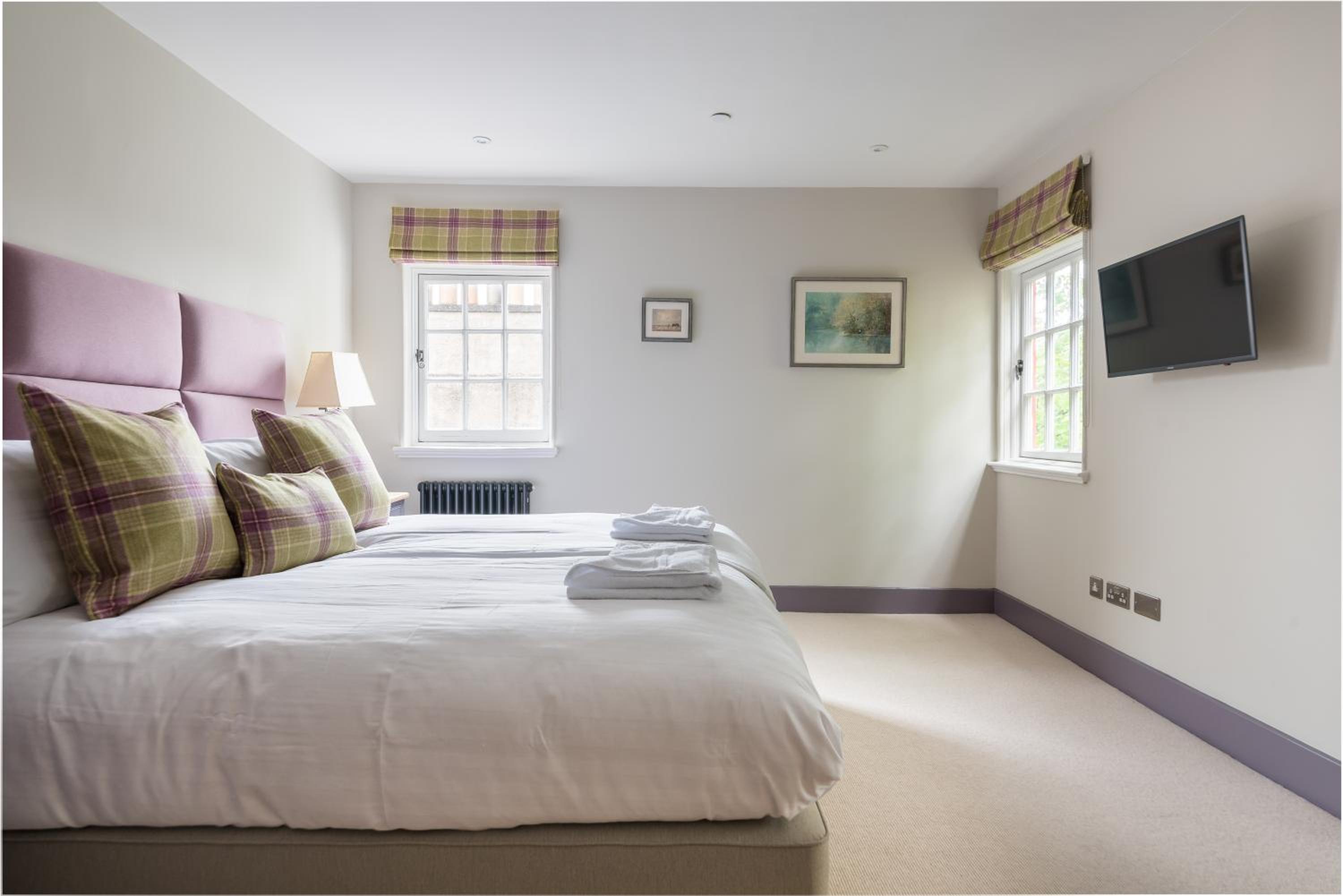 Amazing penthouse, stunning views, Castle 2 mins view 5