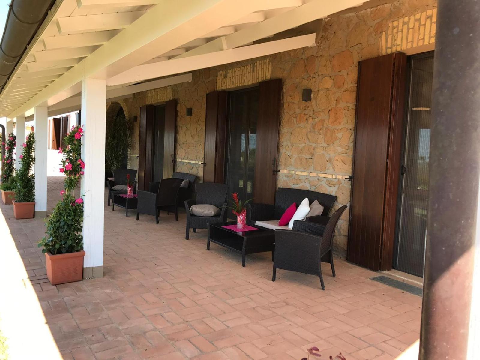 Il Casale degli Ulivi - Agriturismo - TENIMENTI LEONE