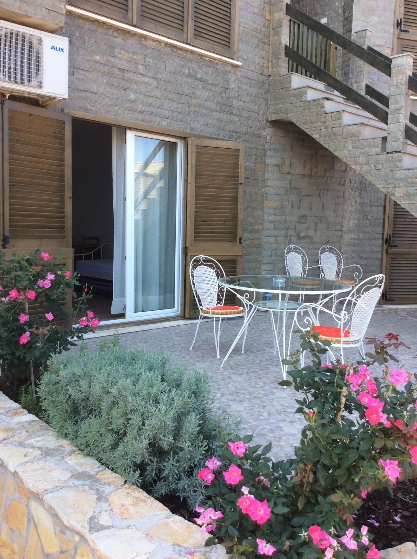 Iris Apartments
