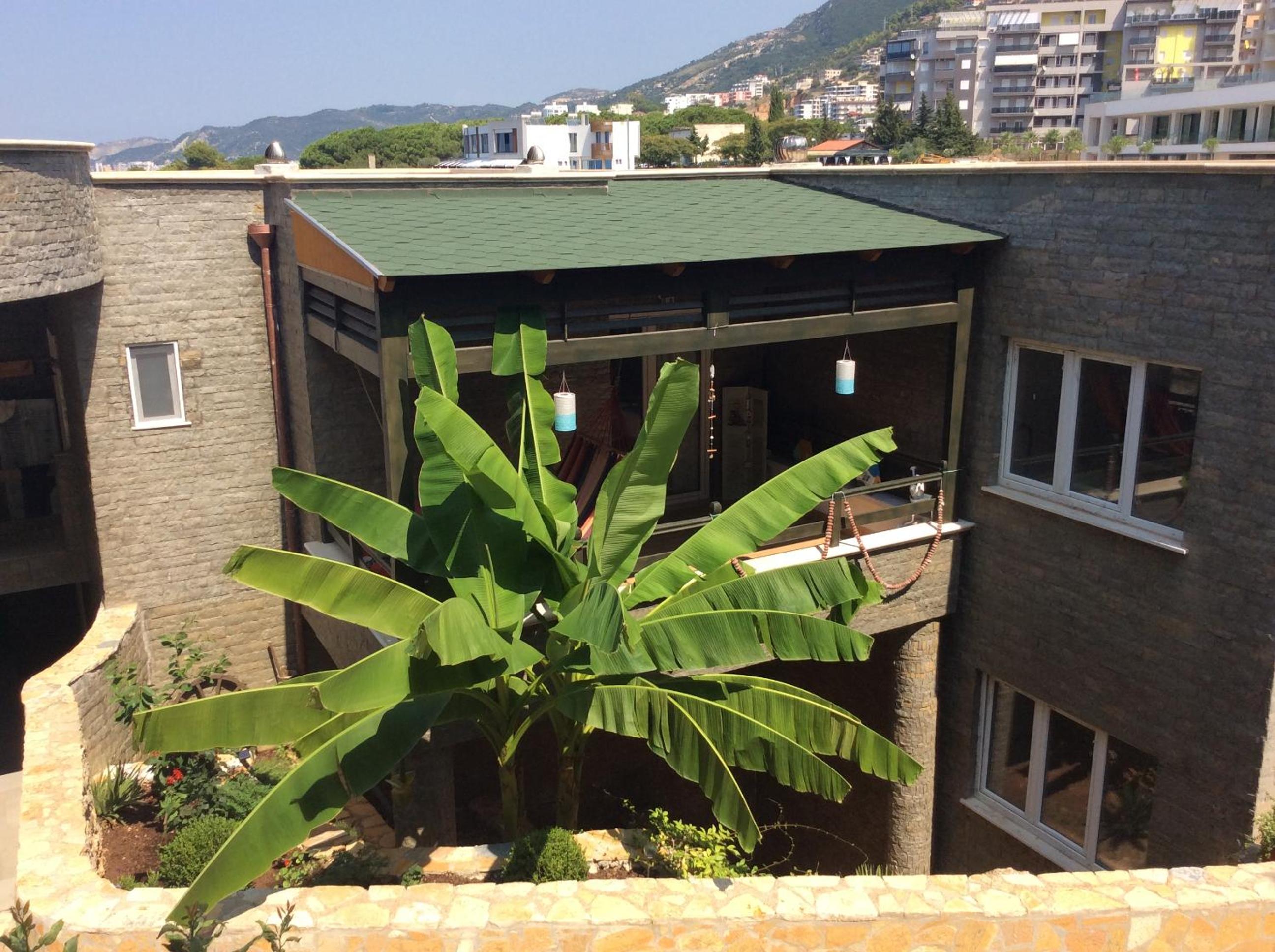 Iris Apartments