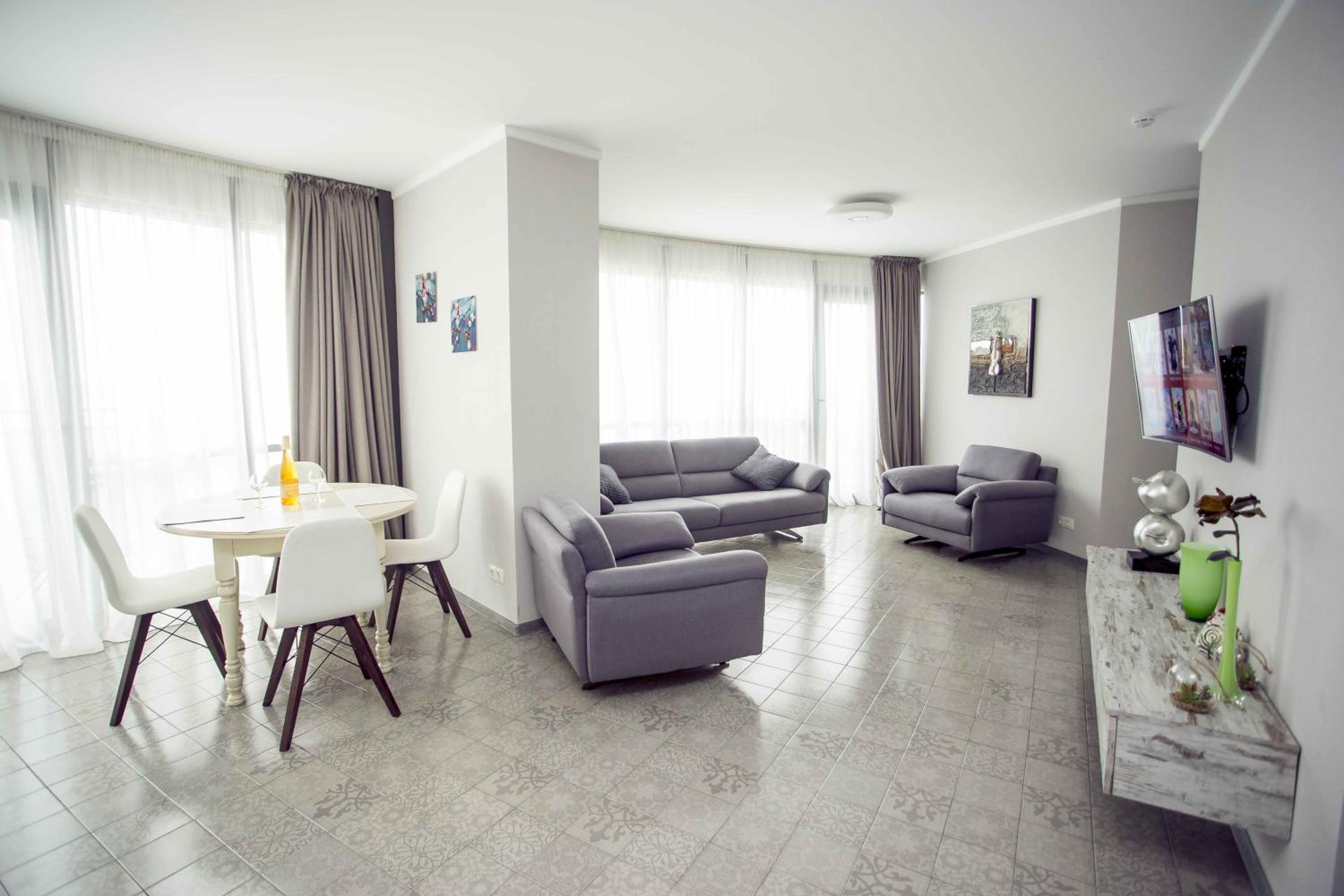 2BR Beachfront Luxury Suite with Panoramic Sea Views view 5