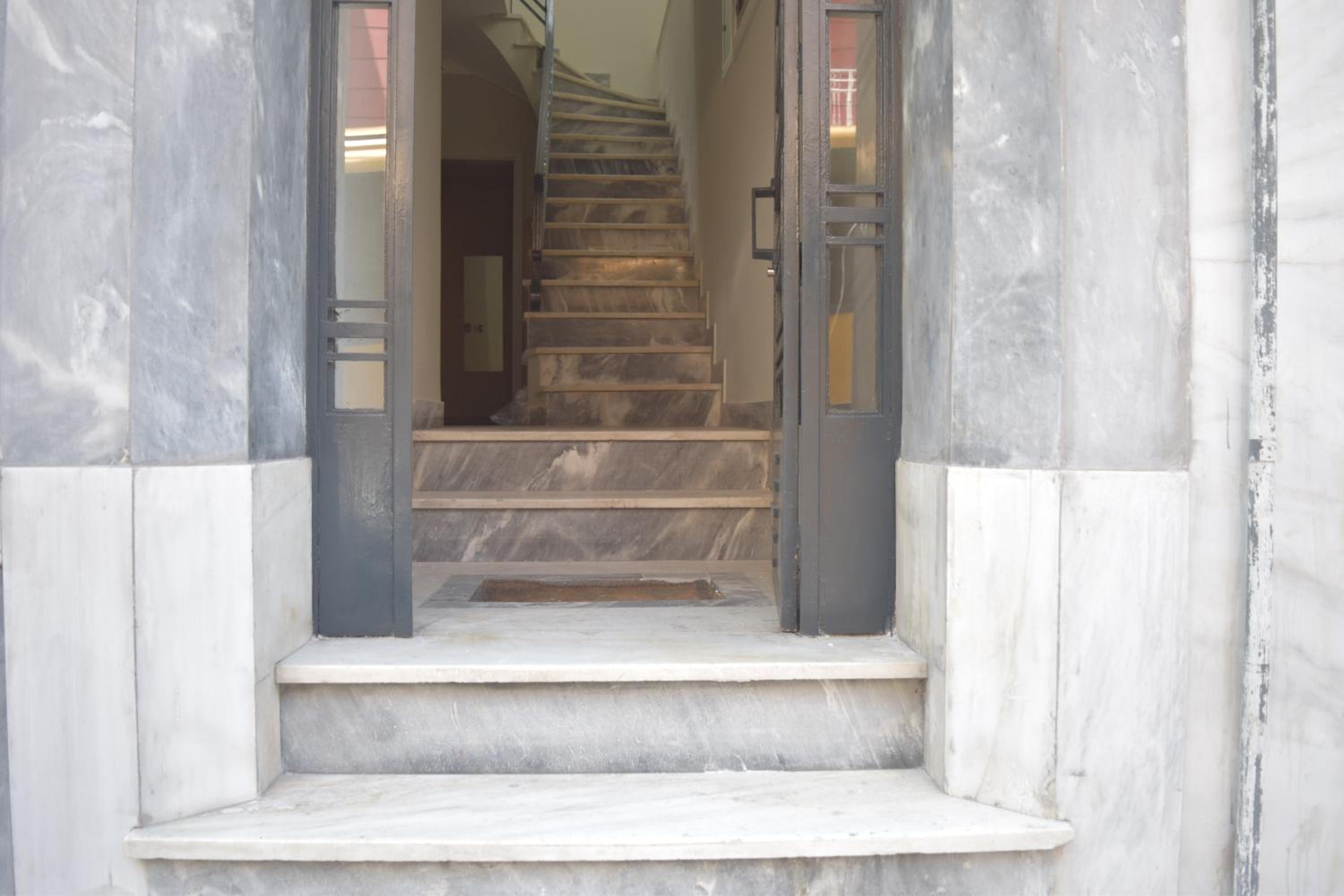Acropolis Apartments
