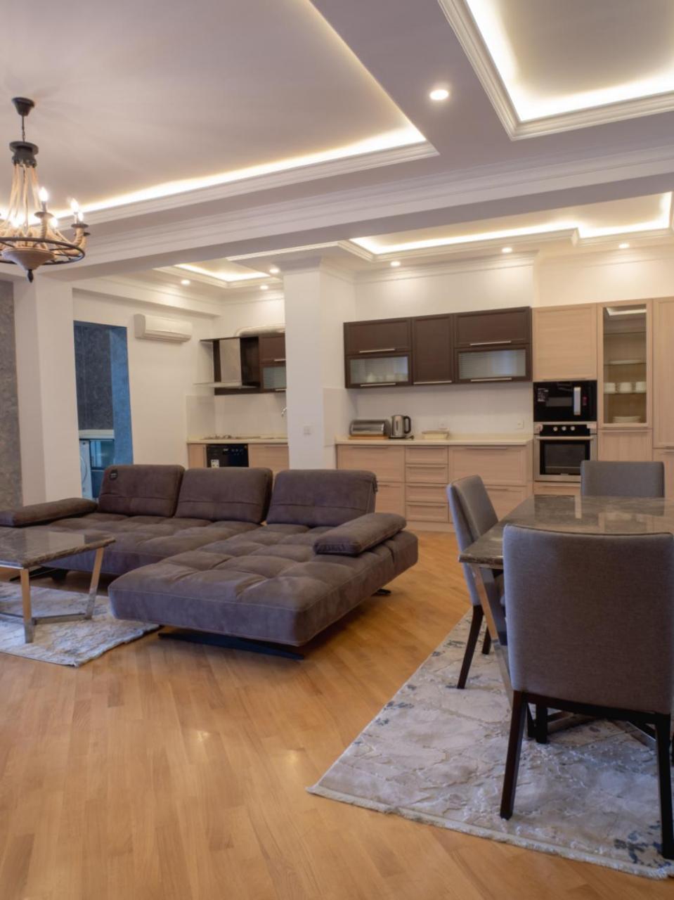 Boulevard Side Apartments