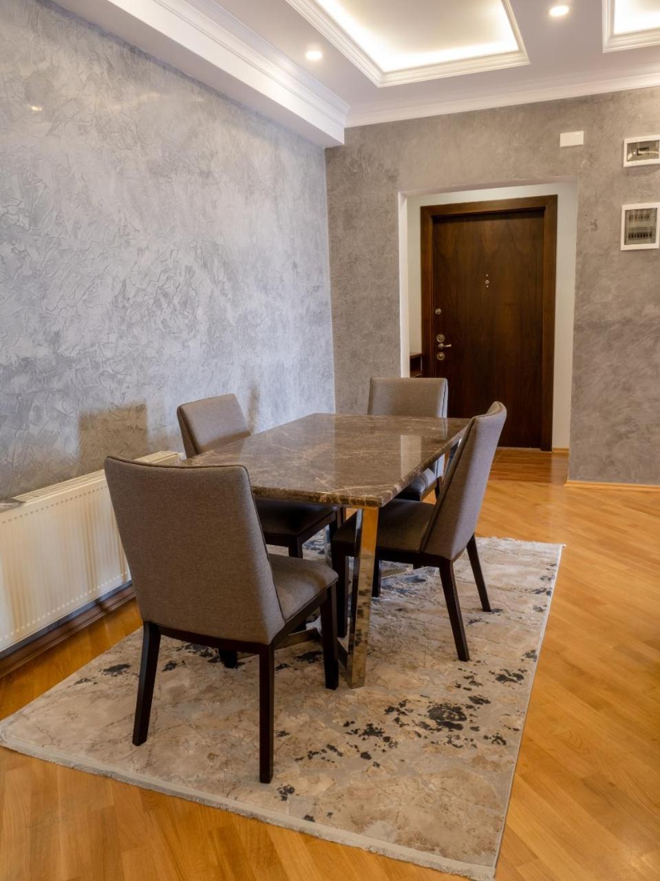 Boulevard Side Apartments