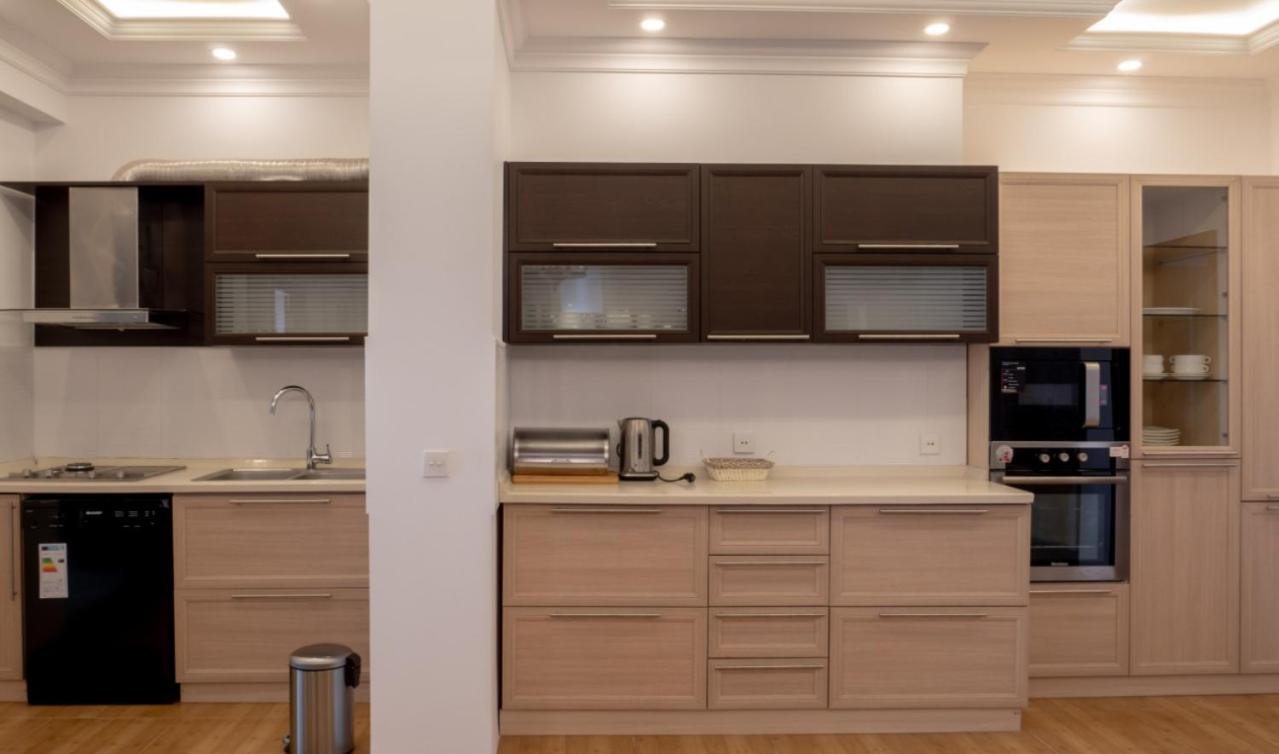 Boulevard Side Apartments