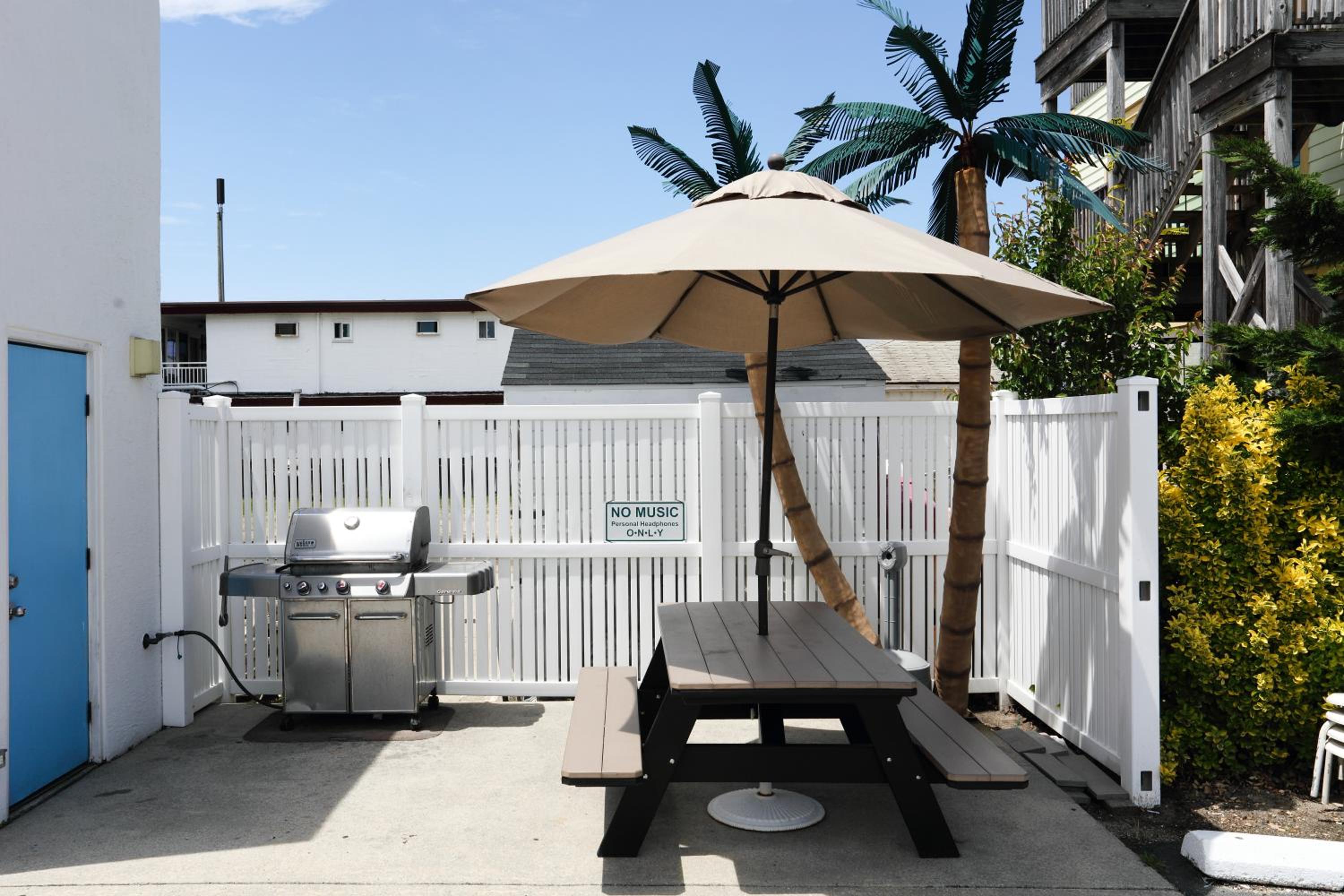 Riviera Resort & Suites