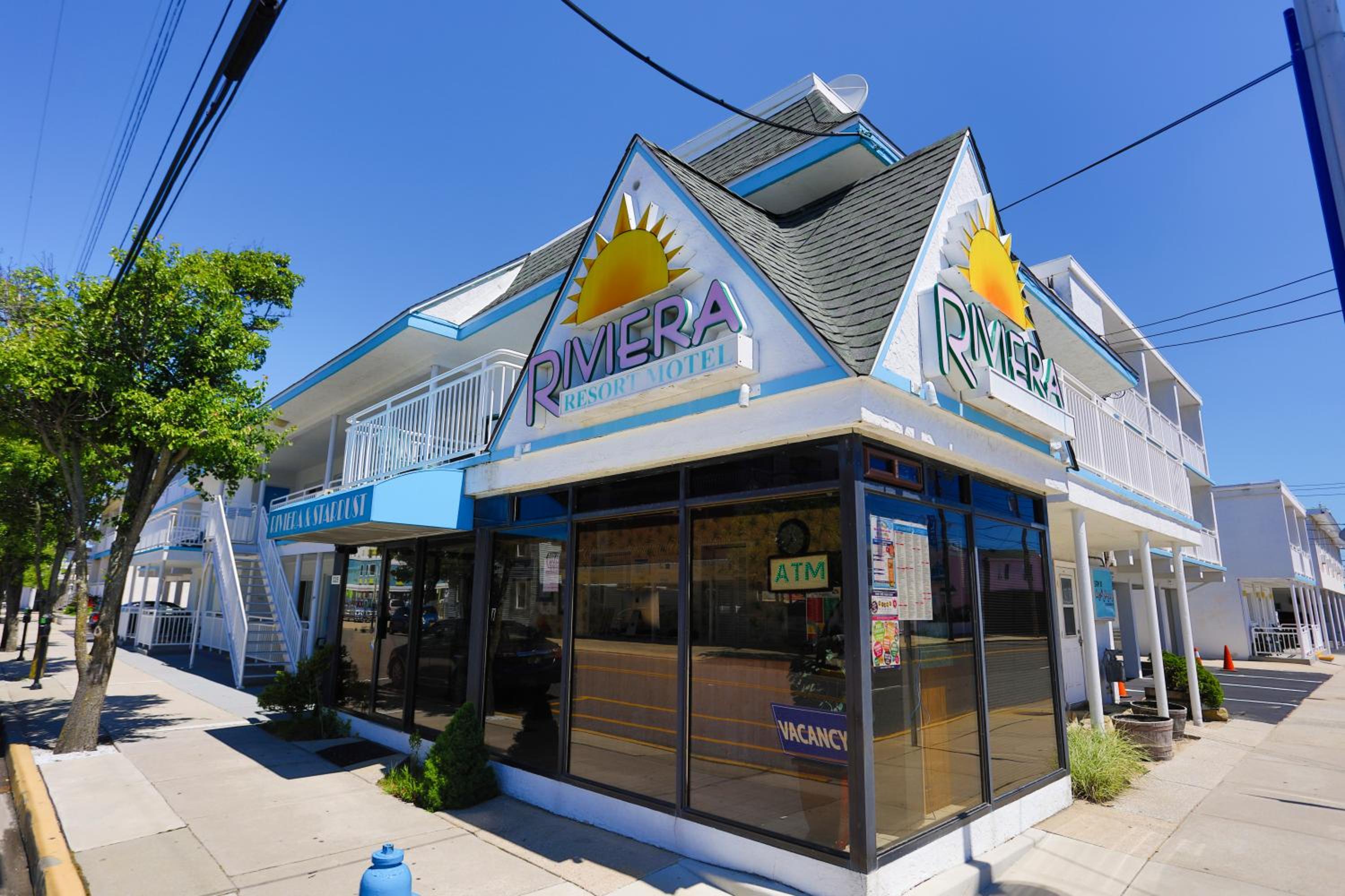 Hotel Riviera Resort & Suites