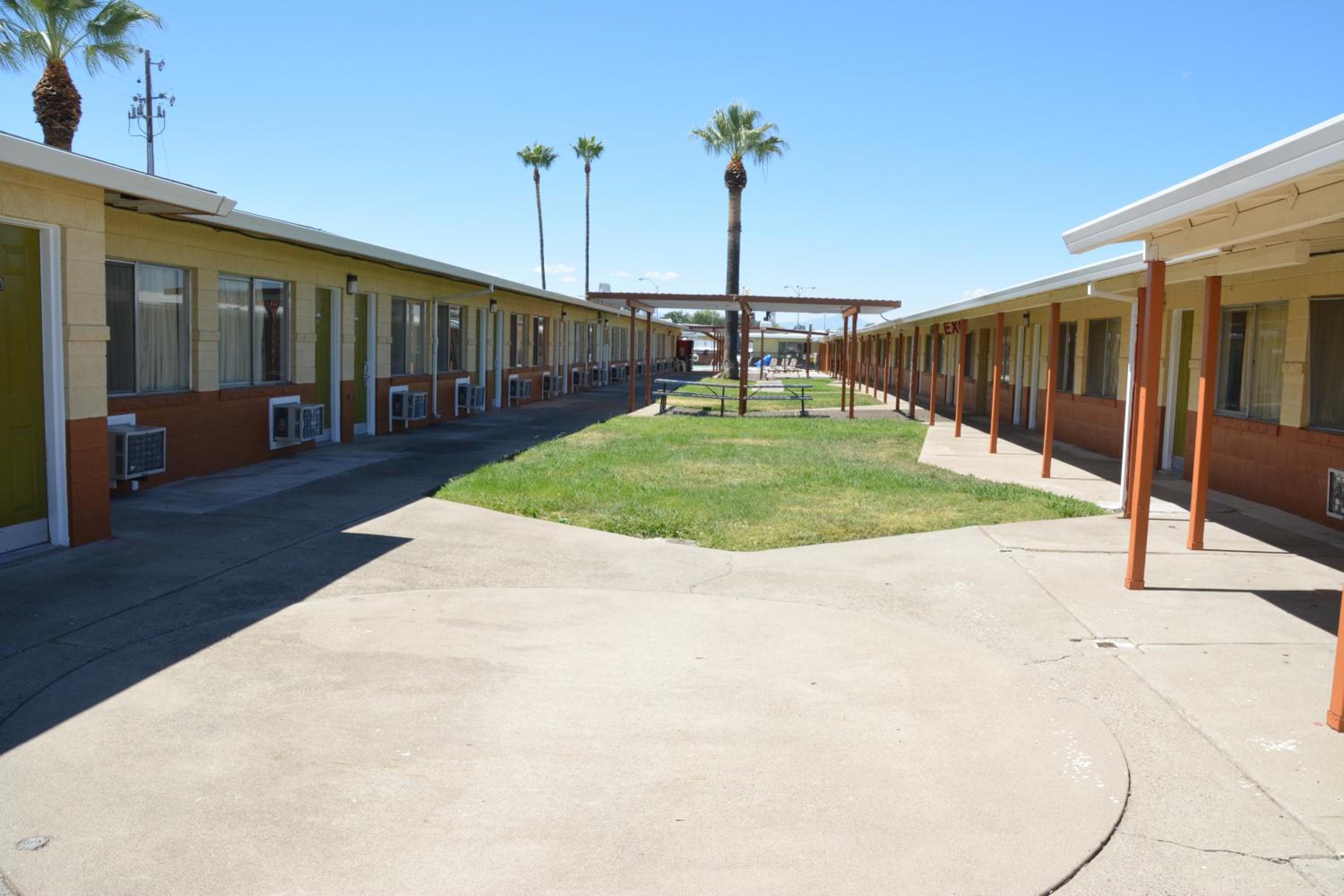 Red Bluff Vacations - Gateway Inn - Property Image 25