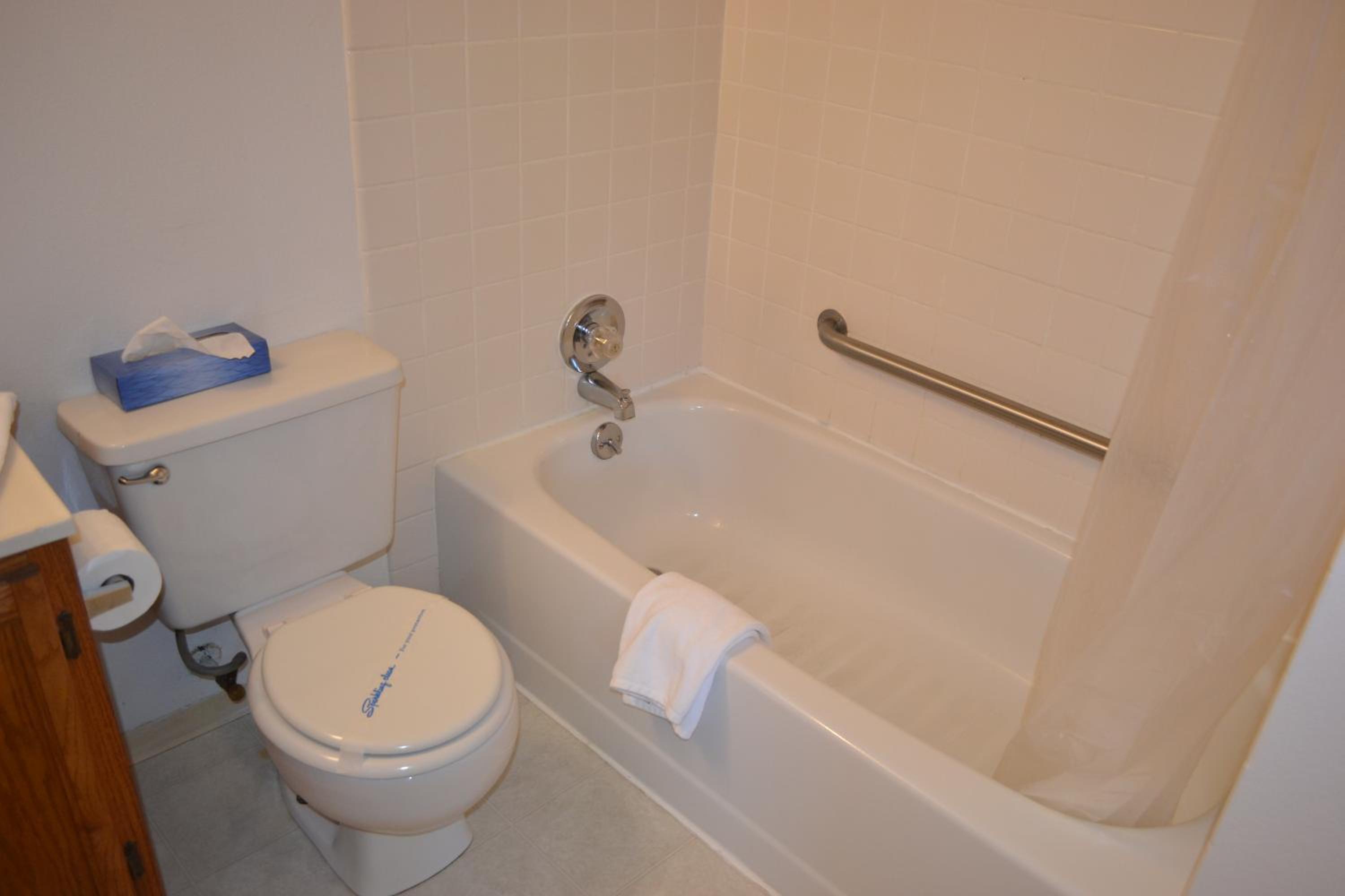 Homer Vacations - Pioneer Inn Downtown - Property Image 4