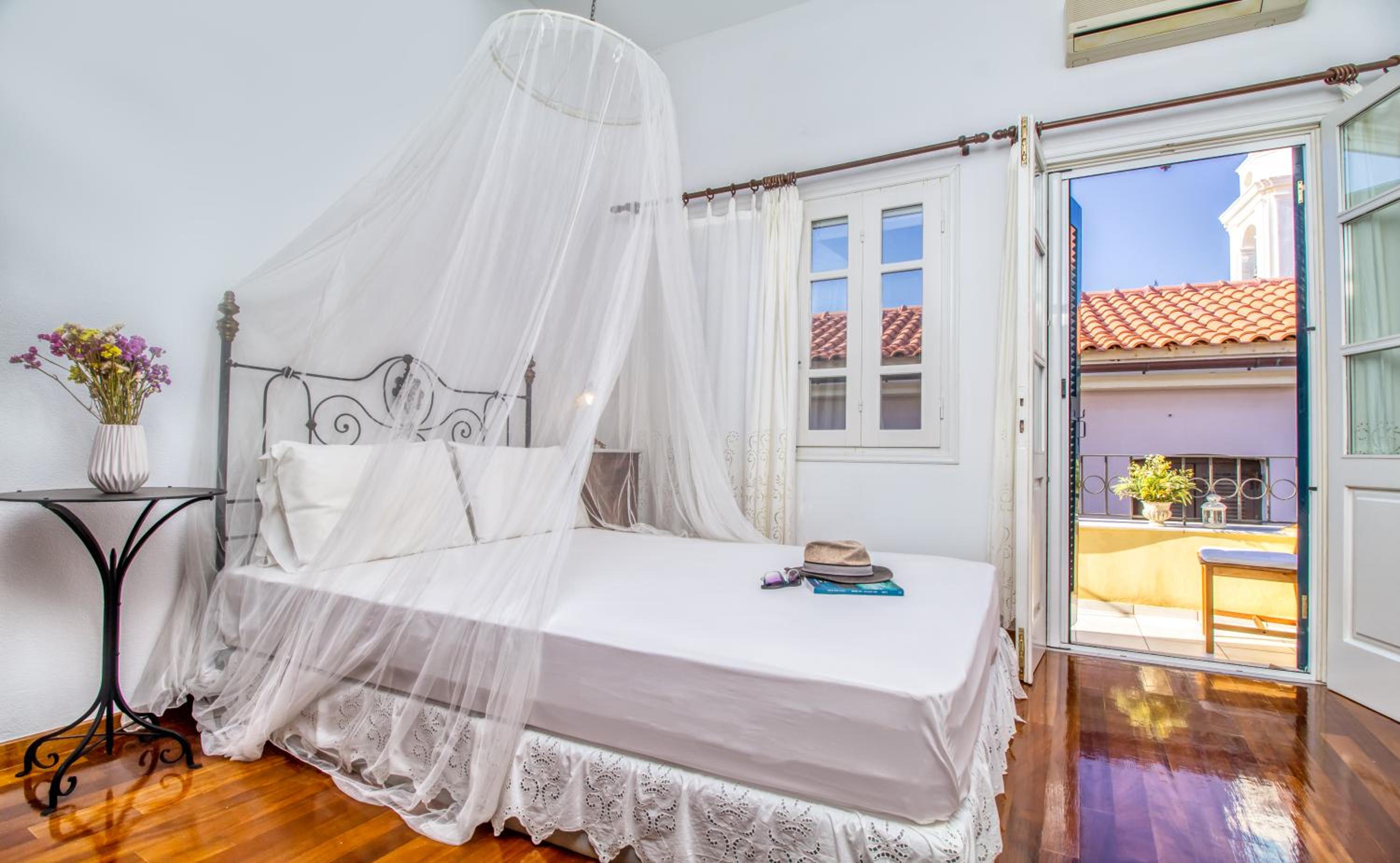 Chanialiving Venetian Luxury House-near Plaza Parking view 3