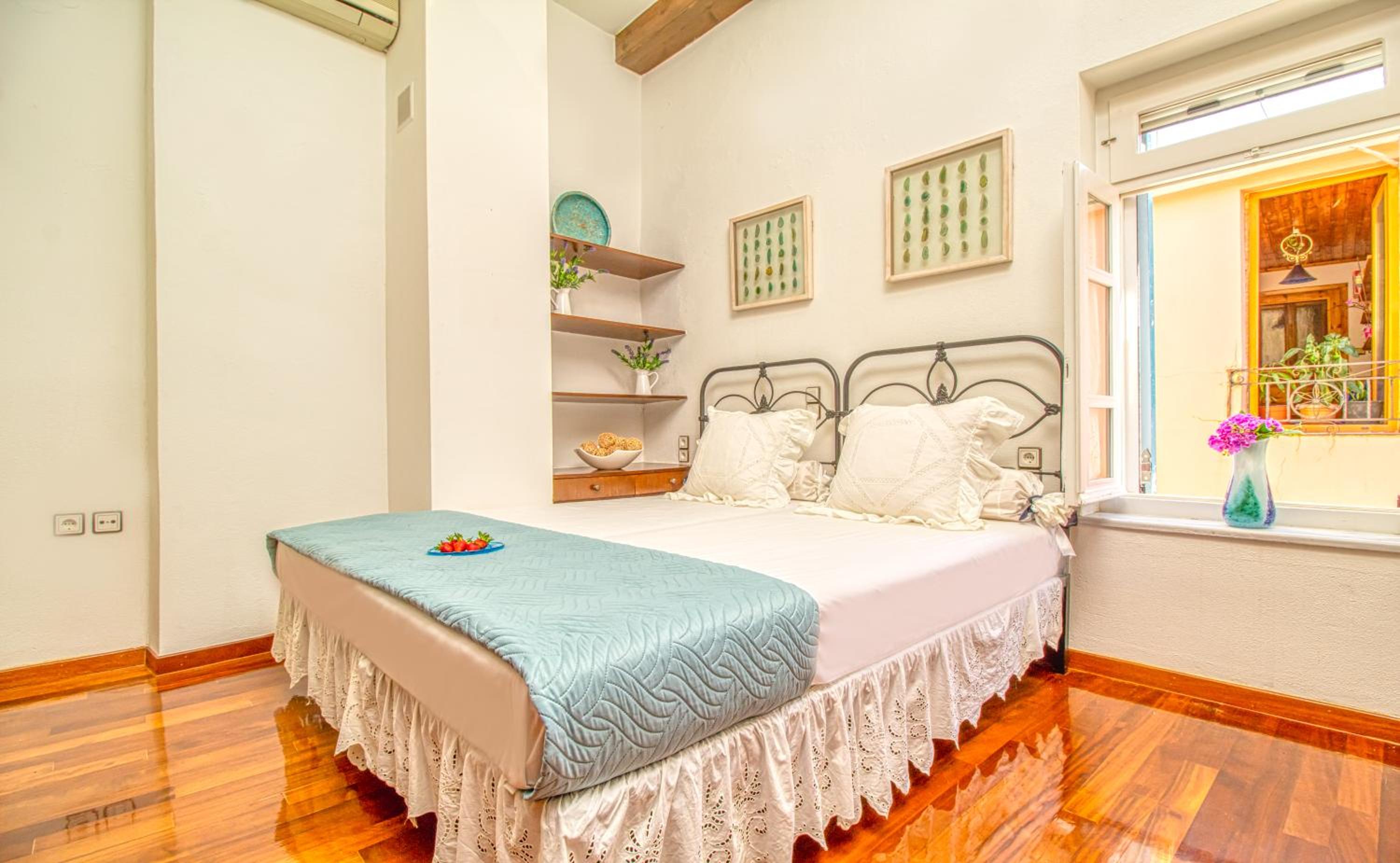 Chanialiving Venetian Luxury House-near Plaza Parking view 5