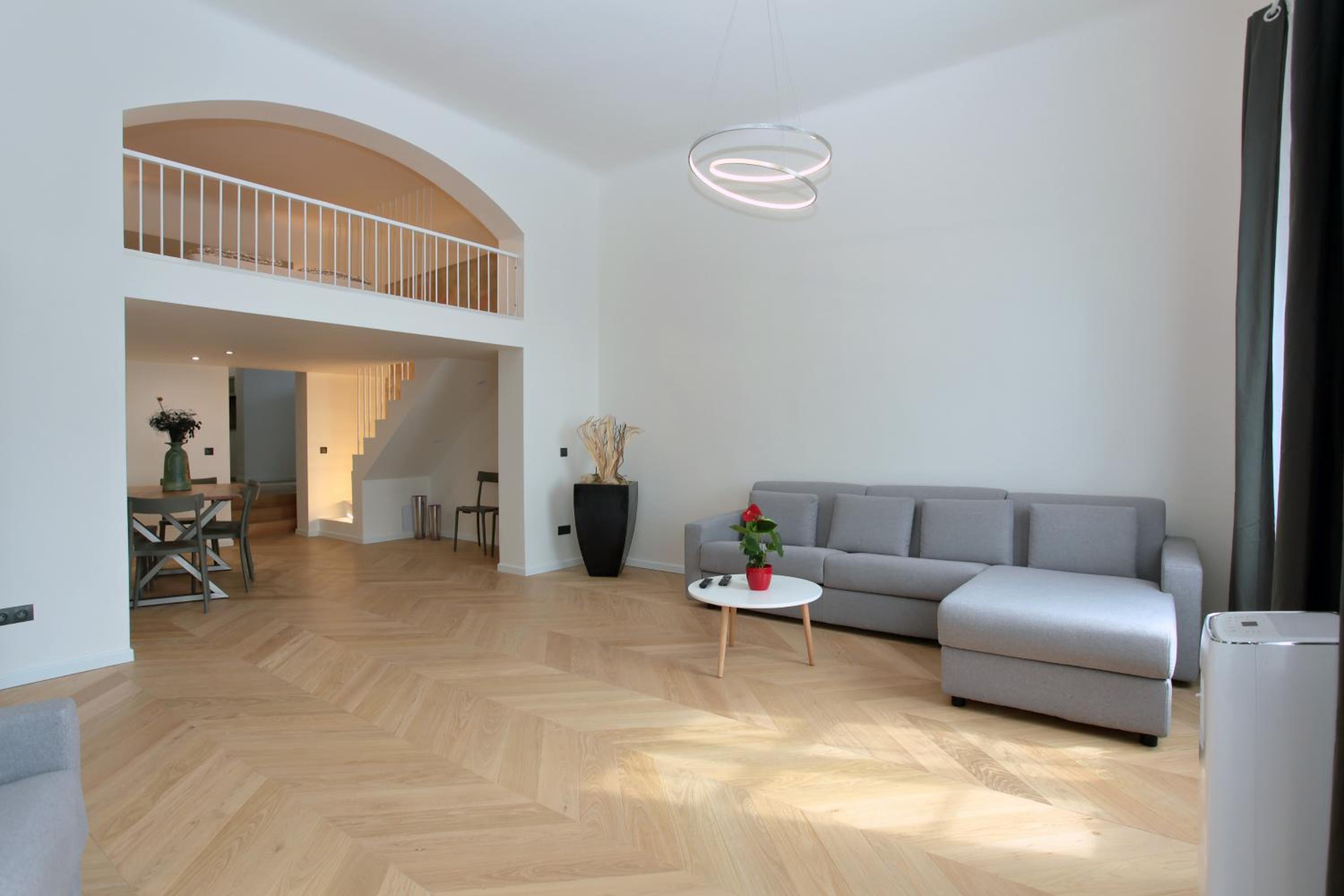 The Apartment House - Mezibranska