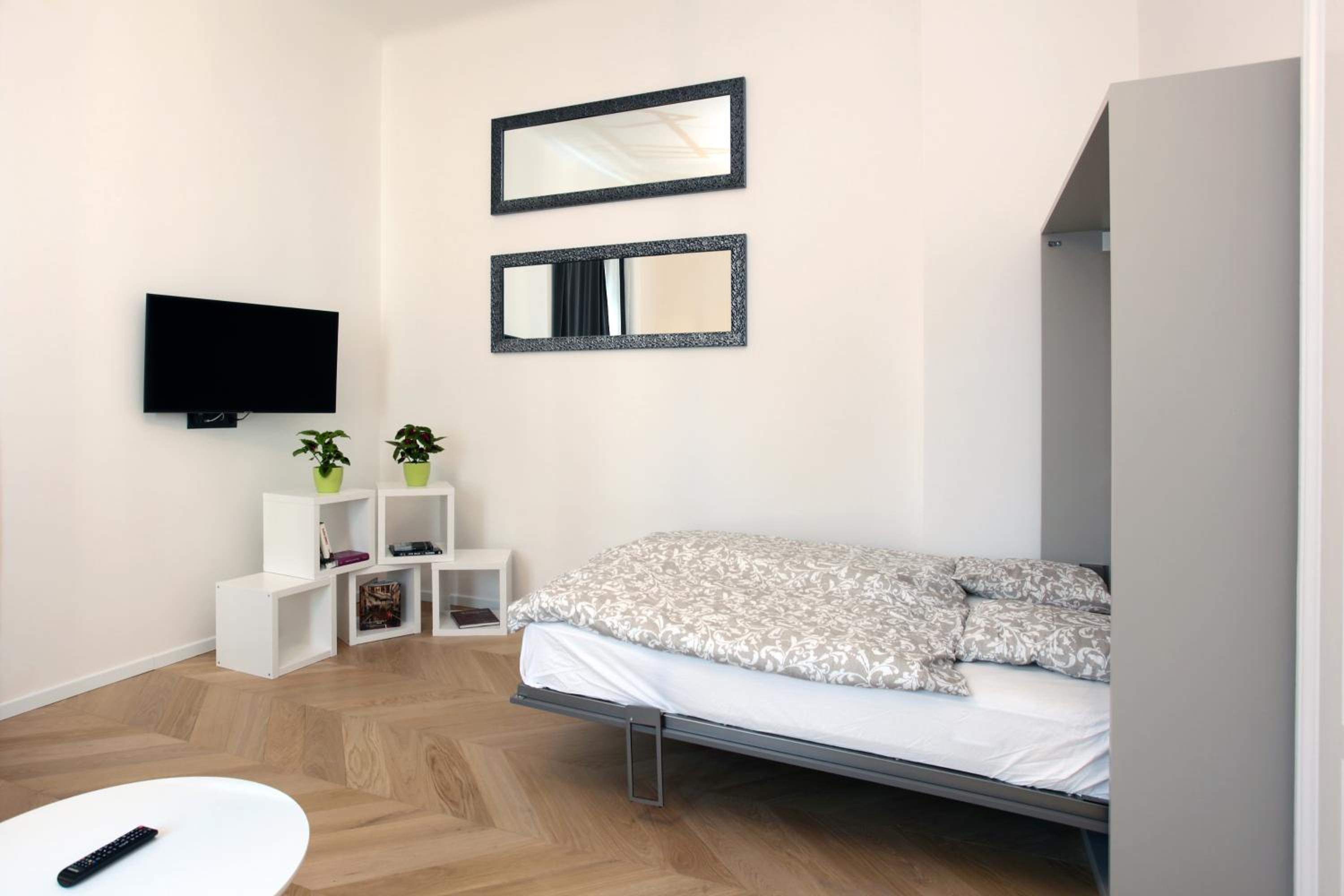 The Apartment House - Mezibranska