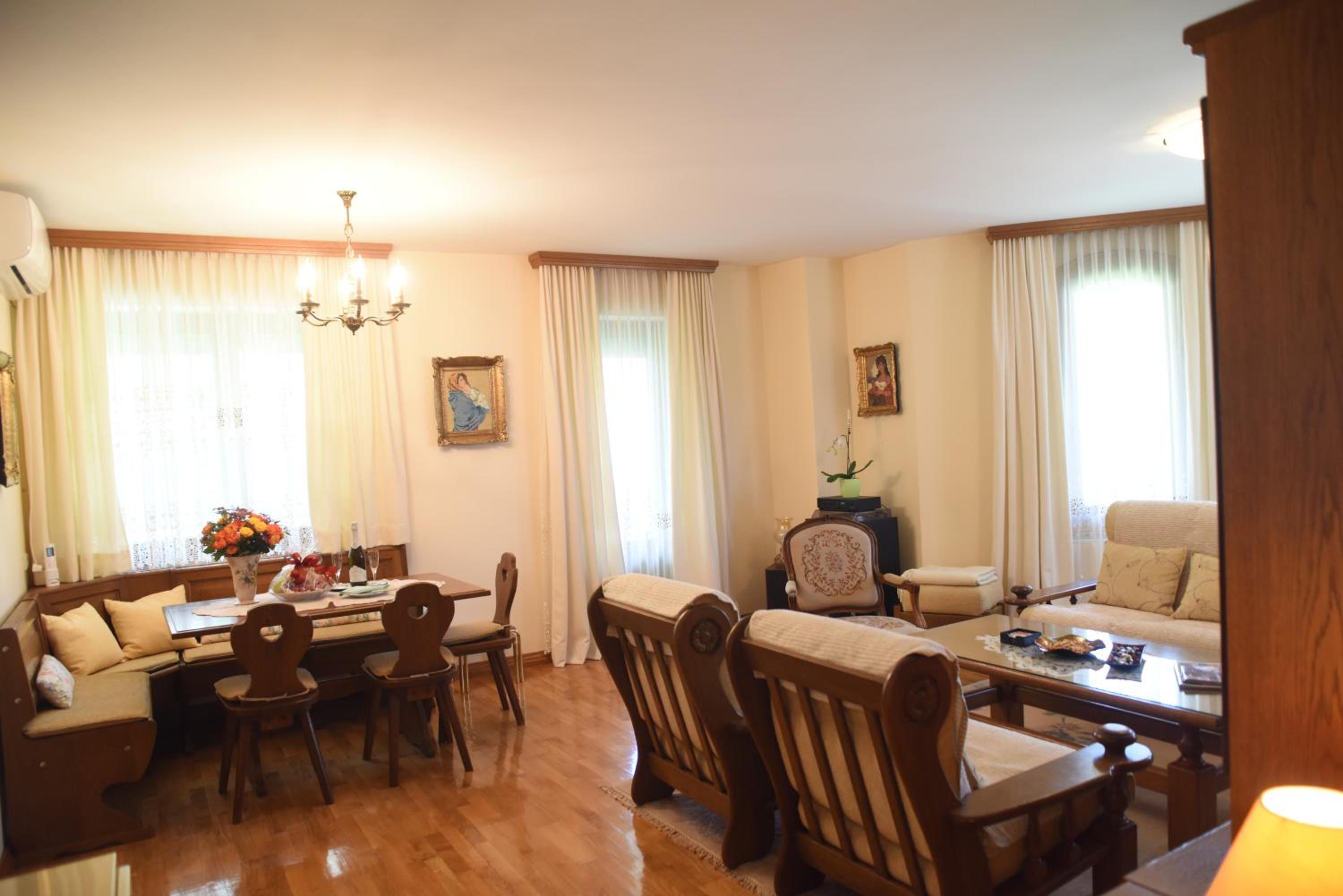 Apartmani Nik Lux view 5