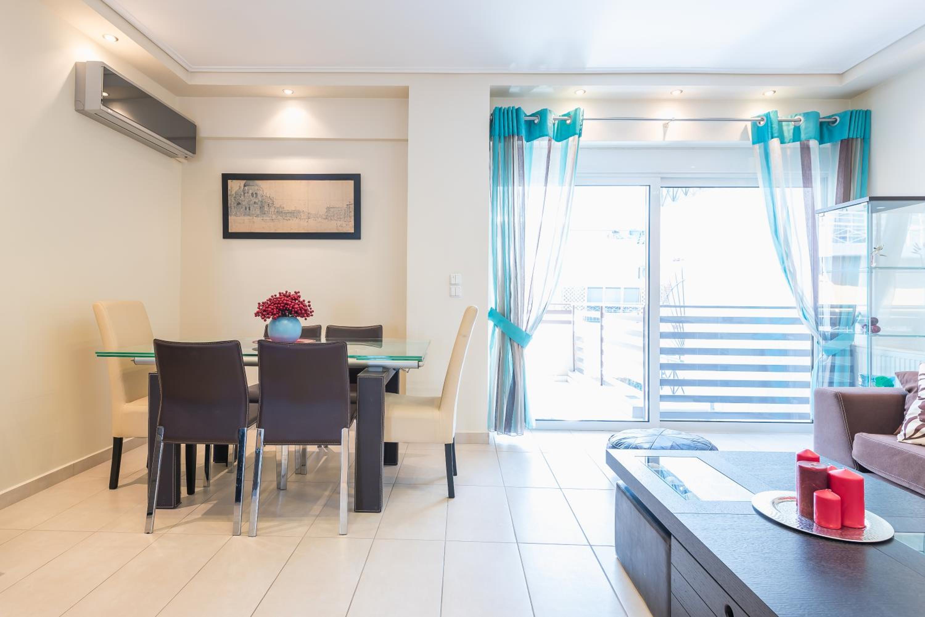 Comfortable,sunny apartment in Athens Center