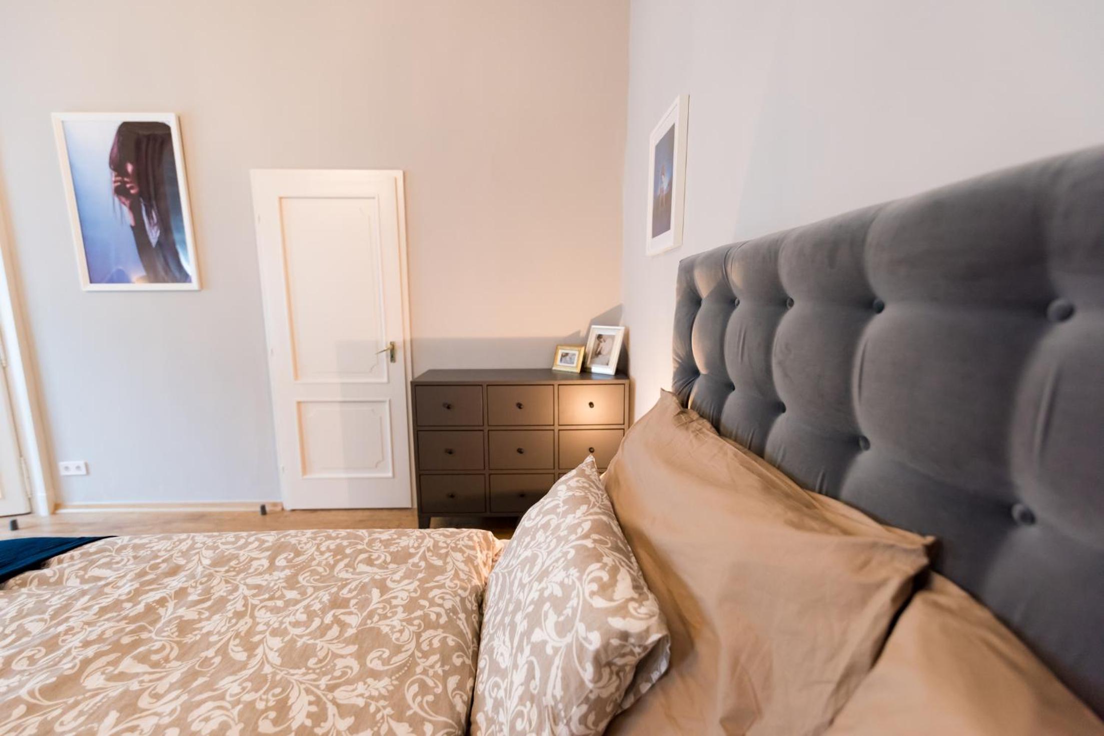 R38 - Artists luxury home view 4
