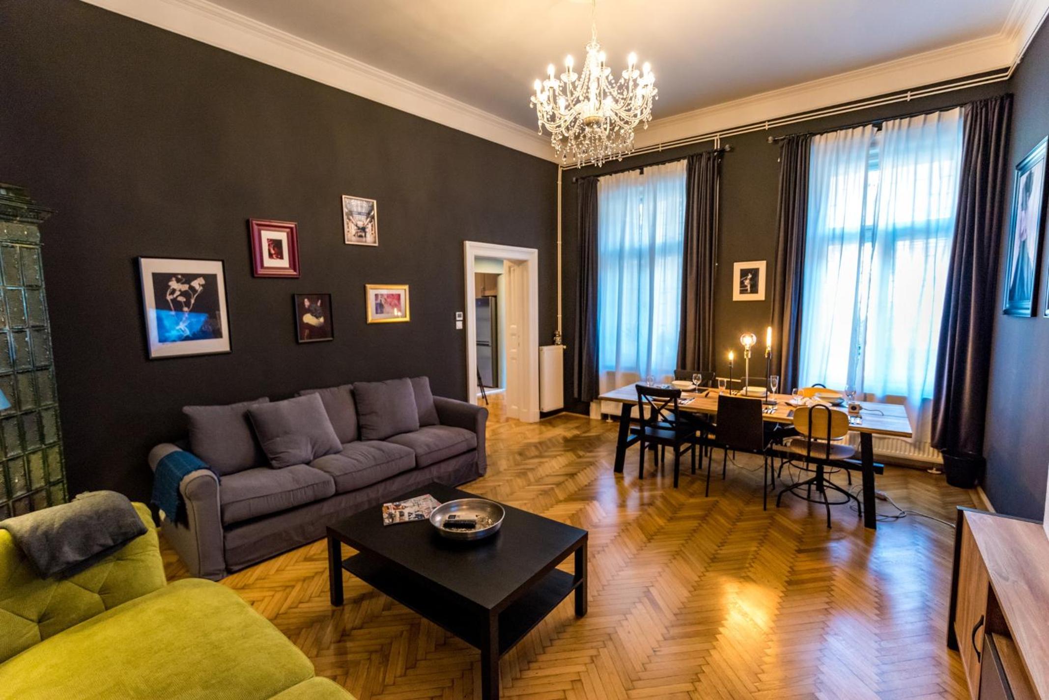 R38 - Artists luxury home view 3