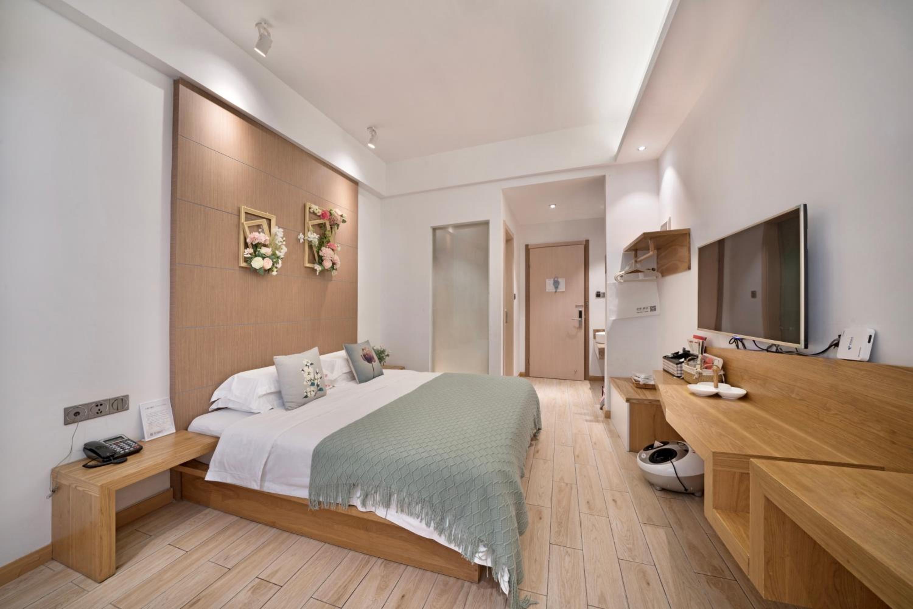 Ancient Street No.5 Youth Chic Hotel