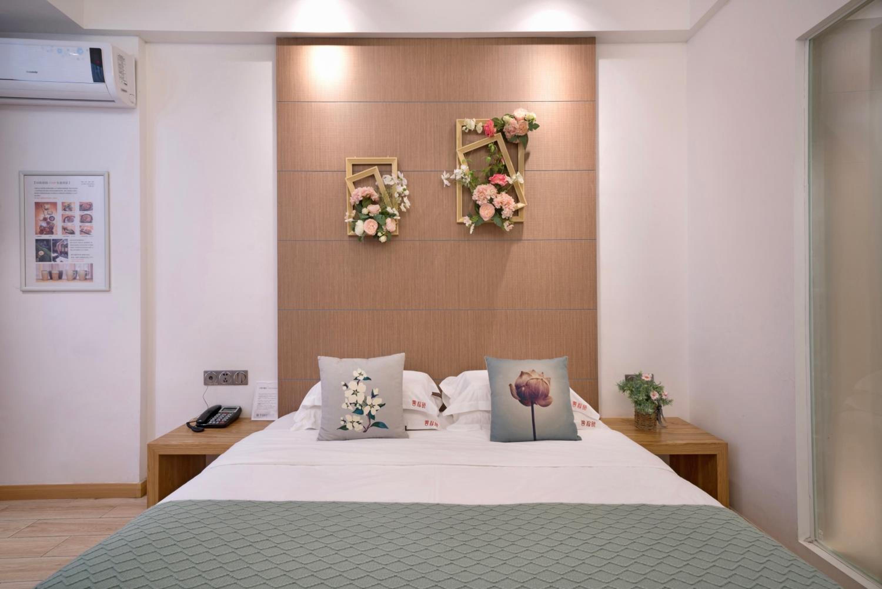 Ancient Street No.5 Youth Chic Hotel