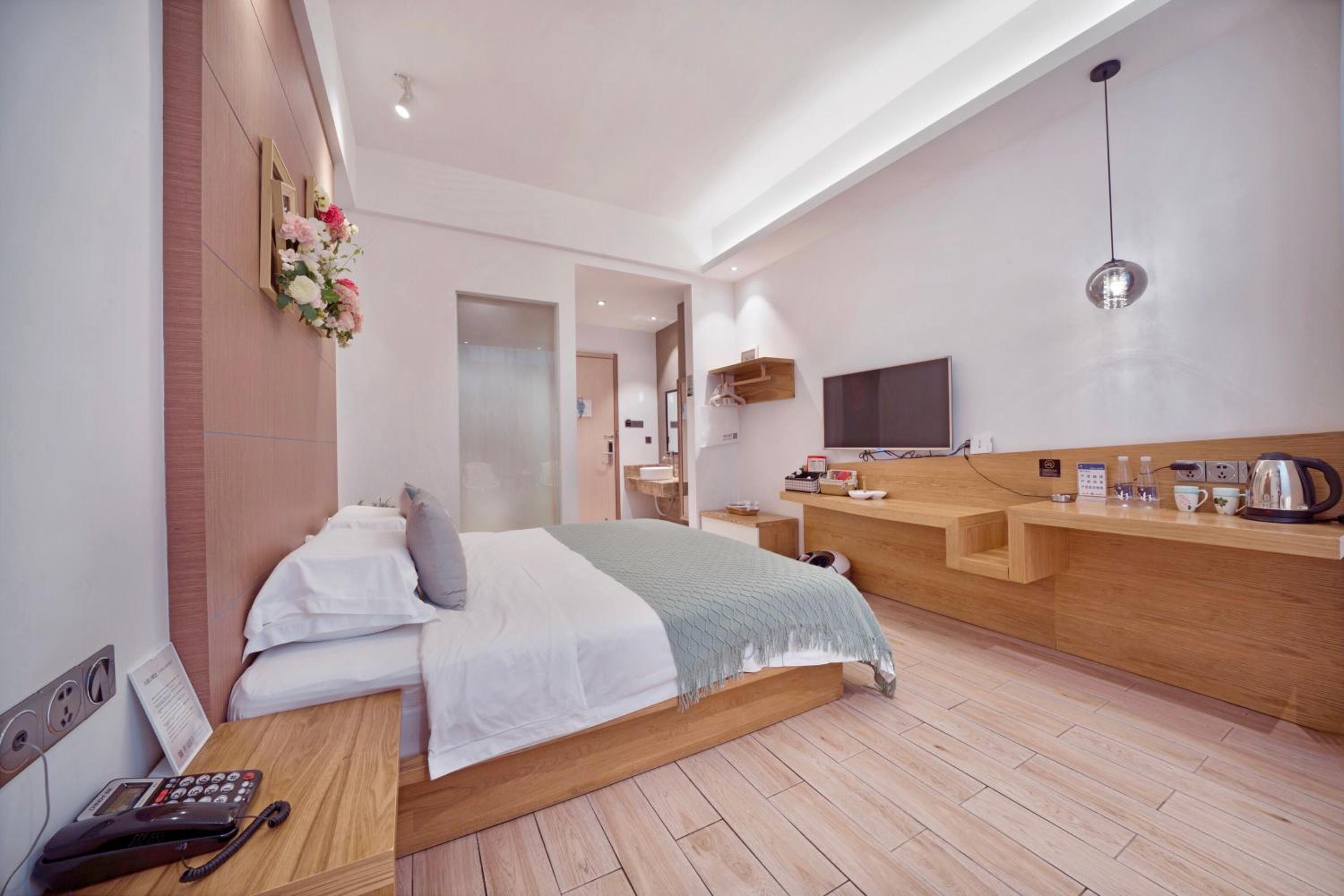Ancient Street No.5 Youth Chic Hotel