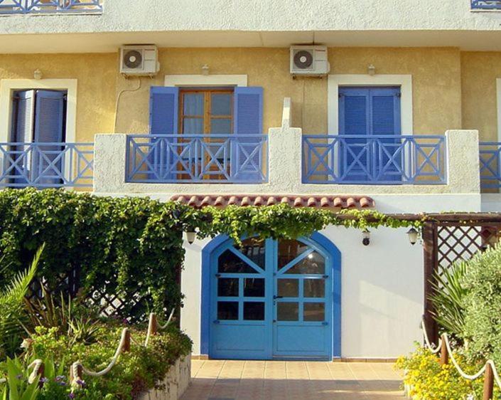 Mike's Beach Apartments & Studios