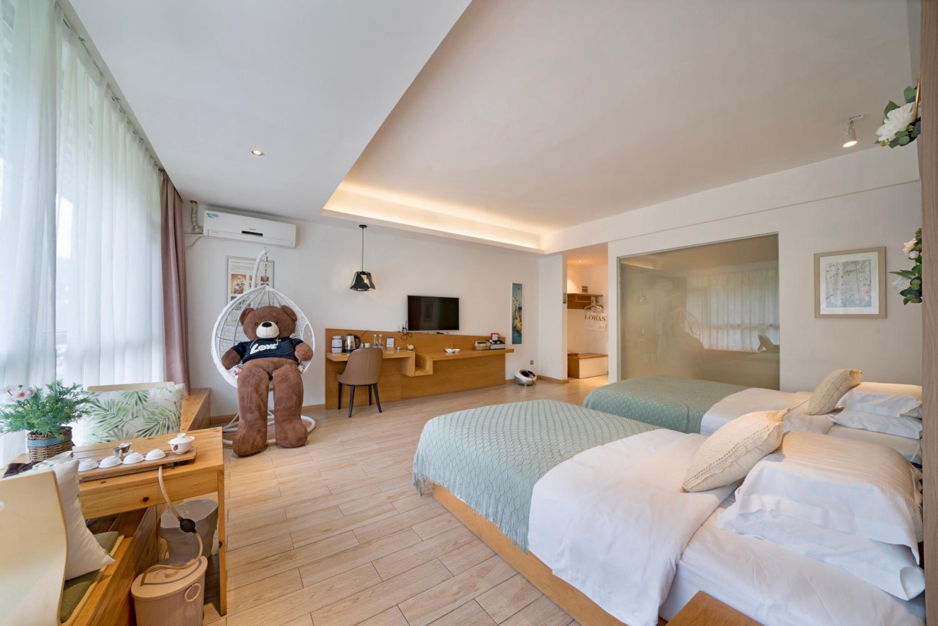 Ancient Street No.5 Youth Chic Hotel
