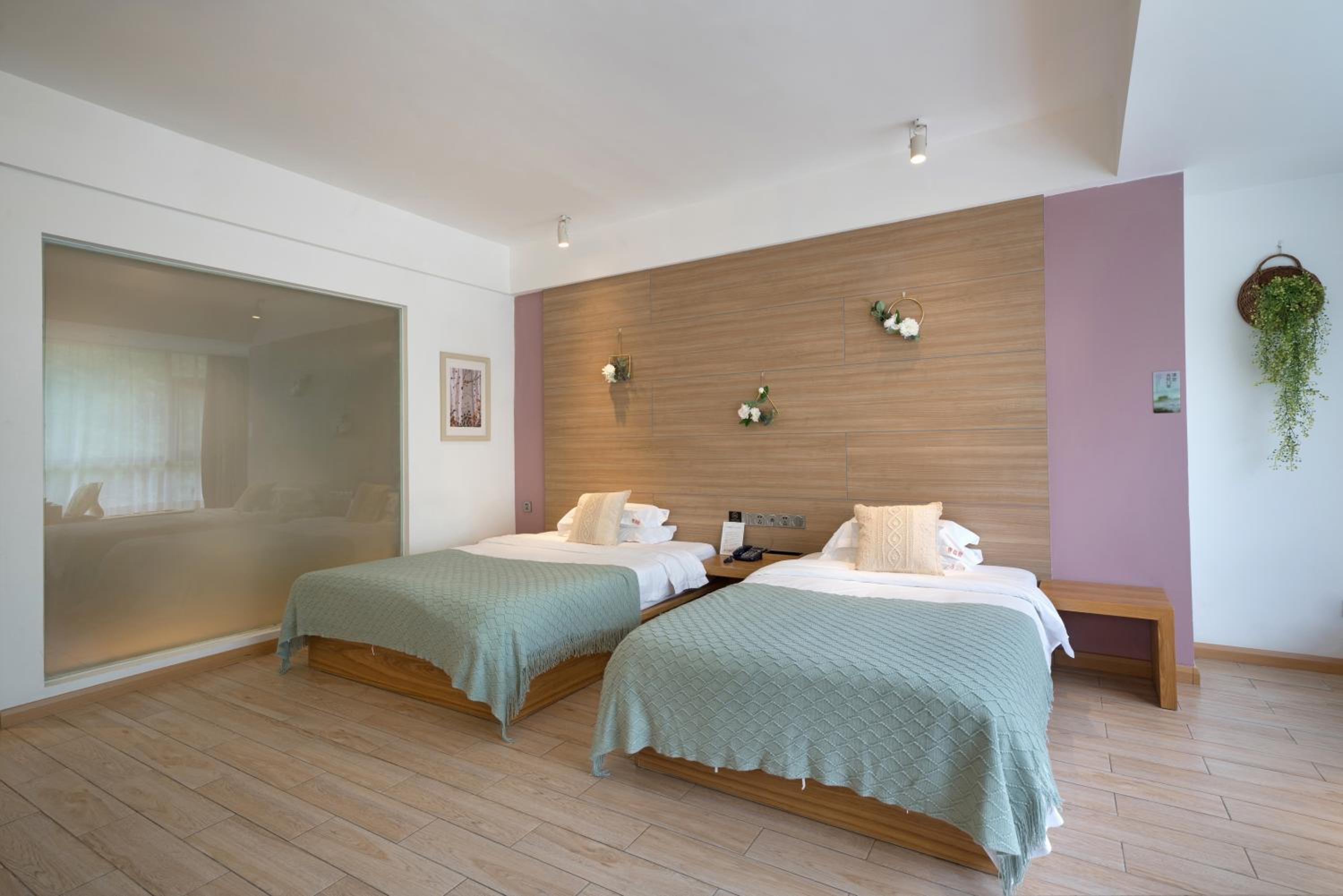 Ancient Street No.5 Youth Chic Hotel