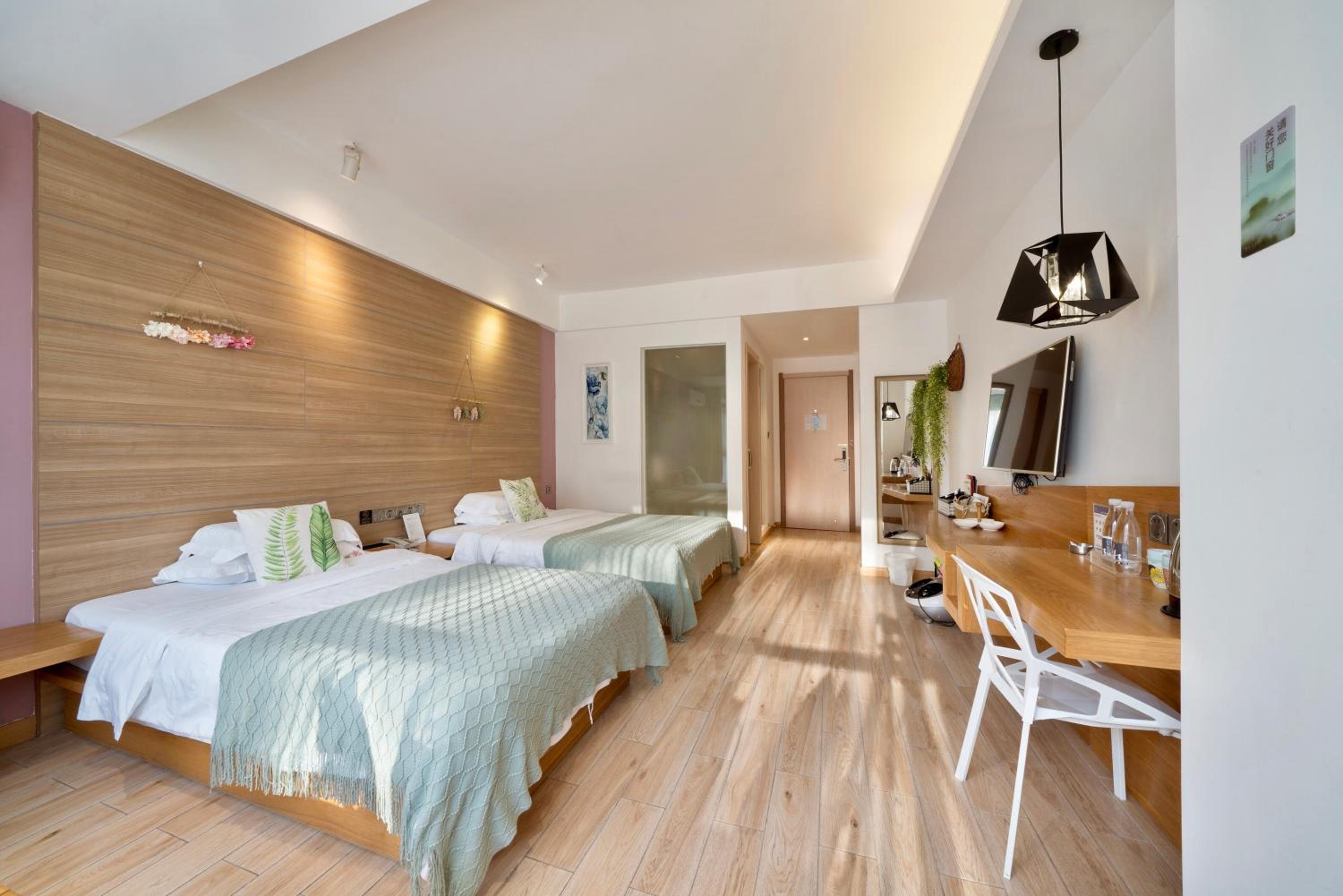 Ancient Street No.5 Youth Chic Hotel