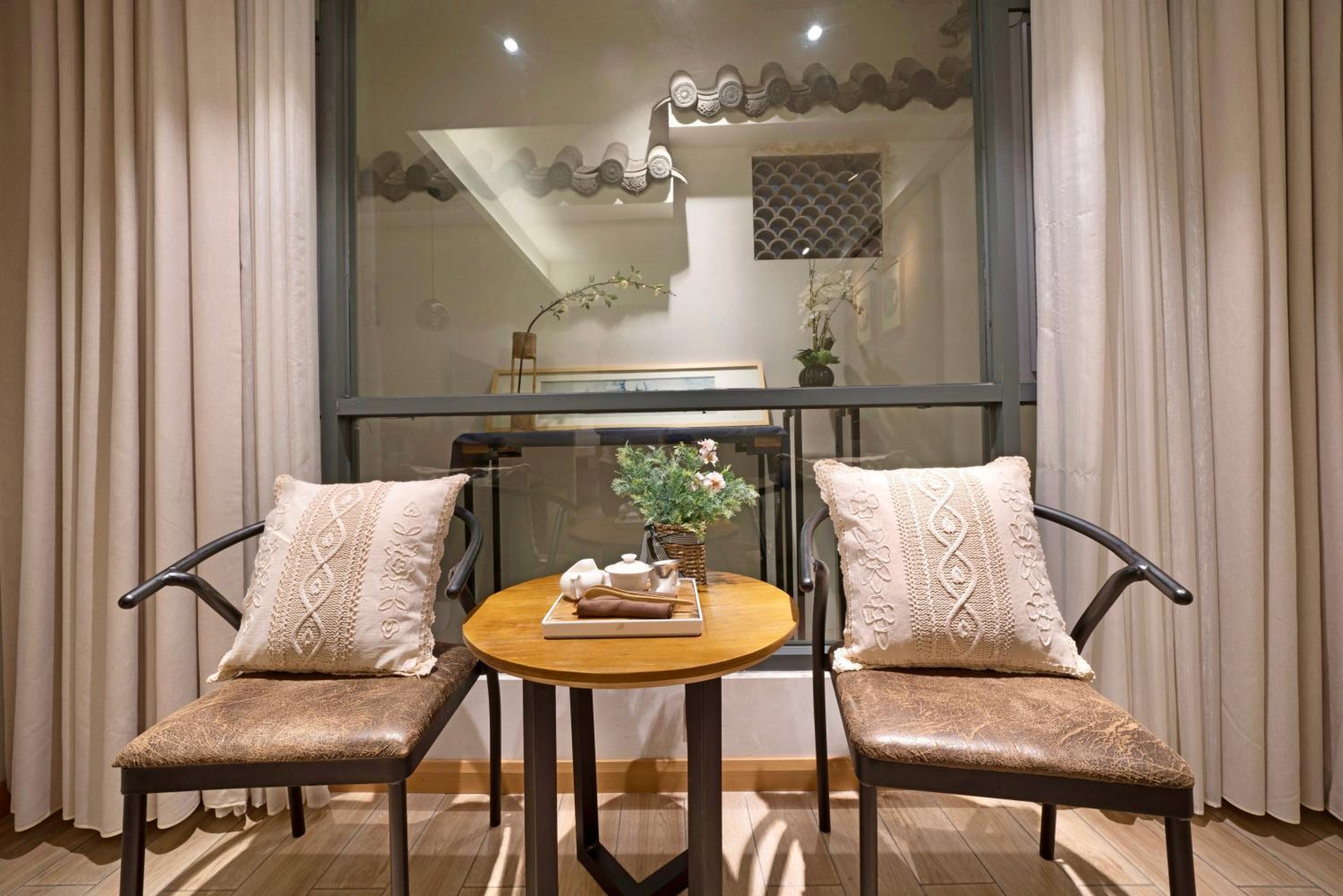 Ancient Street No.5 Youth Chic Hotel