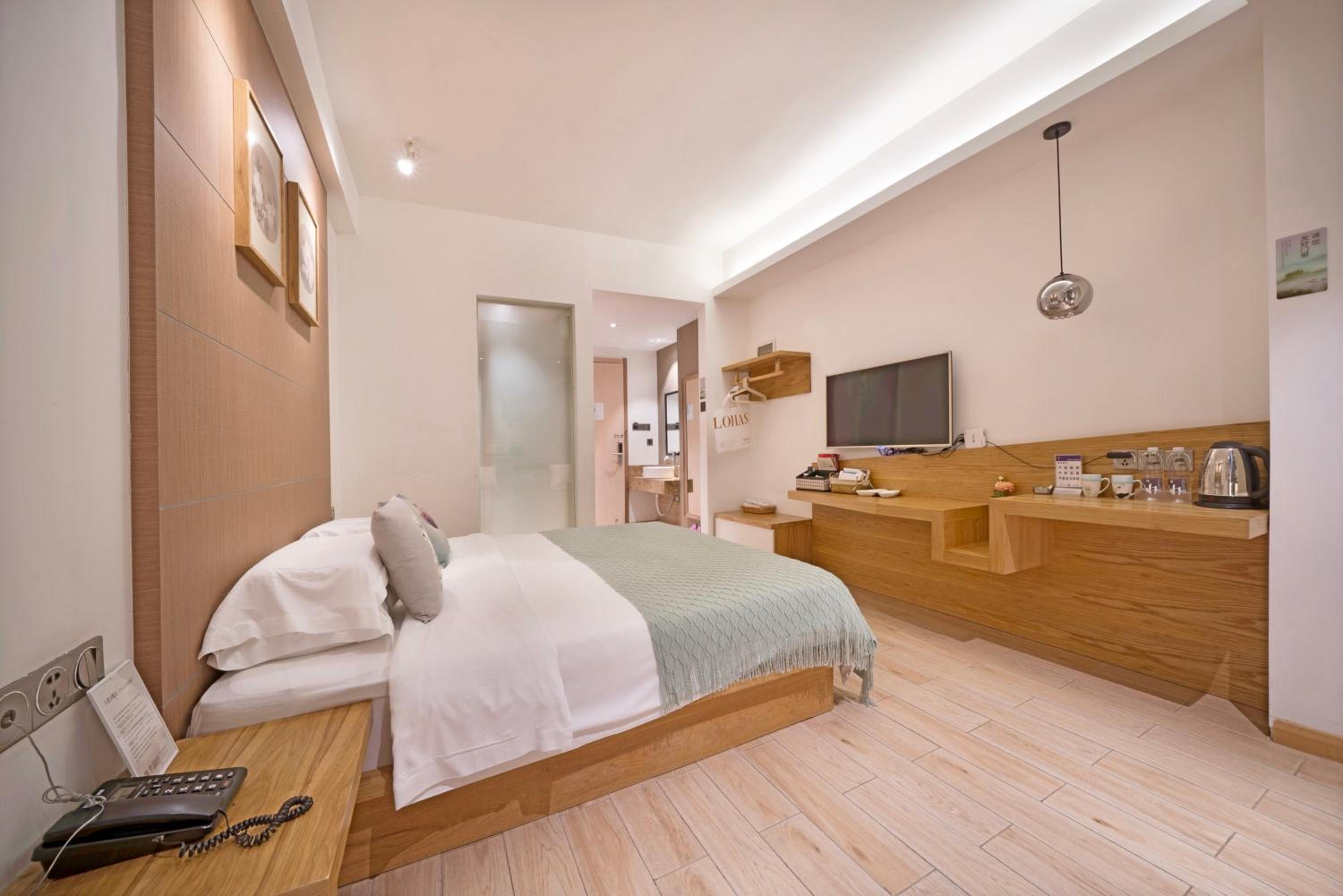 Ancient Street No.5 Youth Chic Hotel