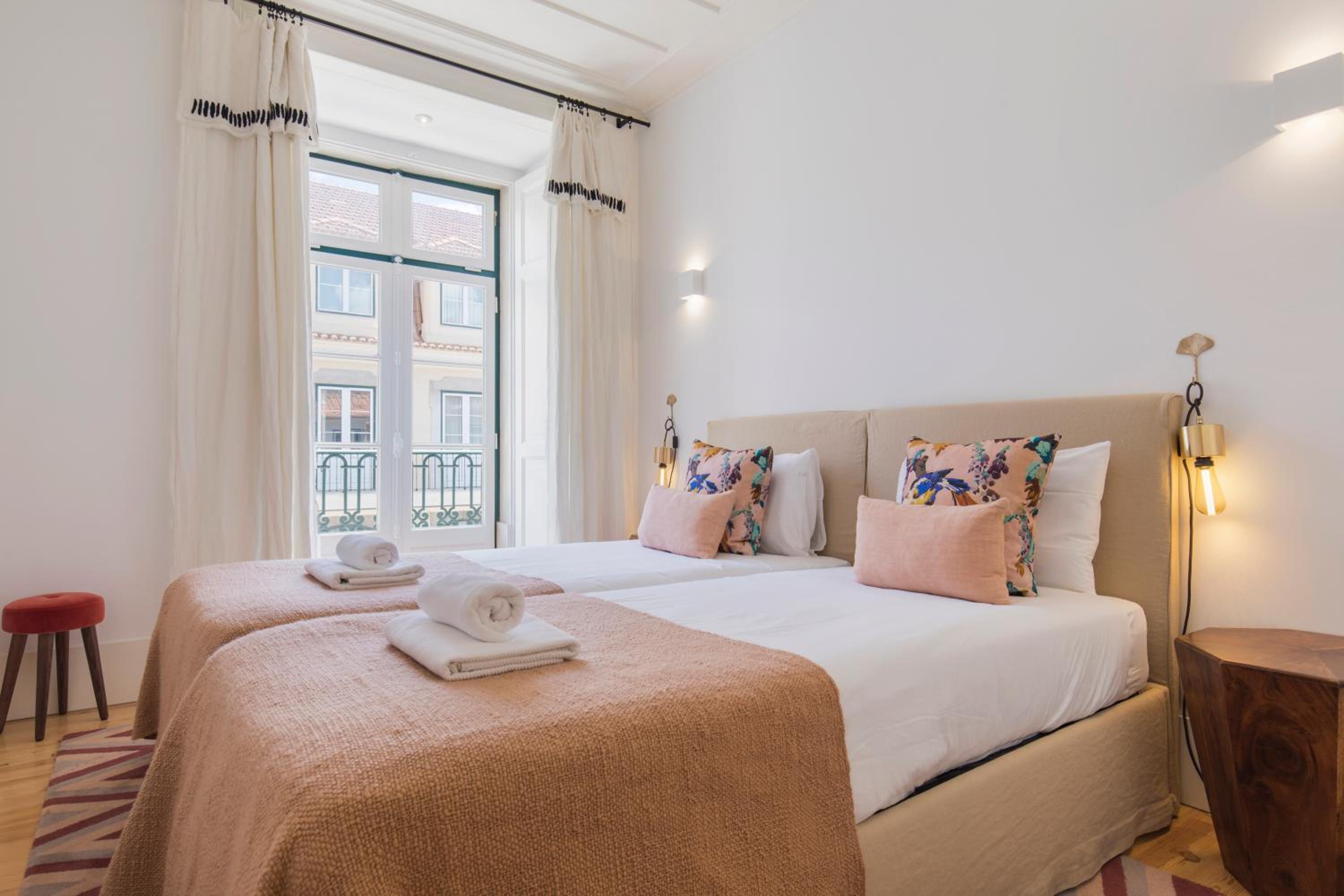 Charming 2 Bedroom Apartment in Baixa Chiado view 2