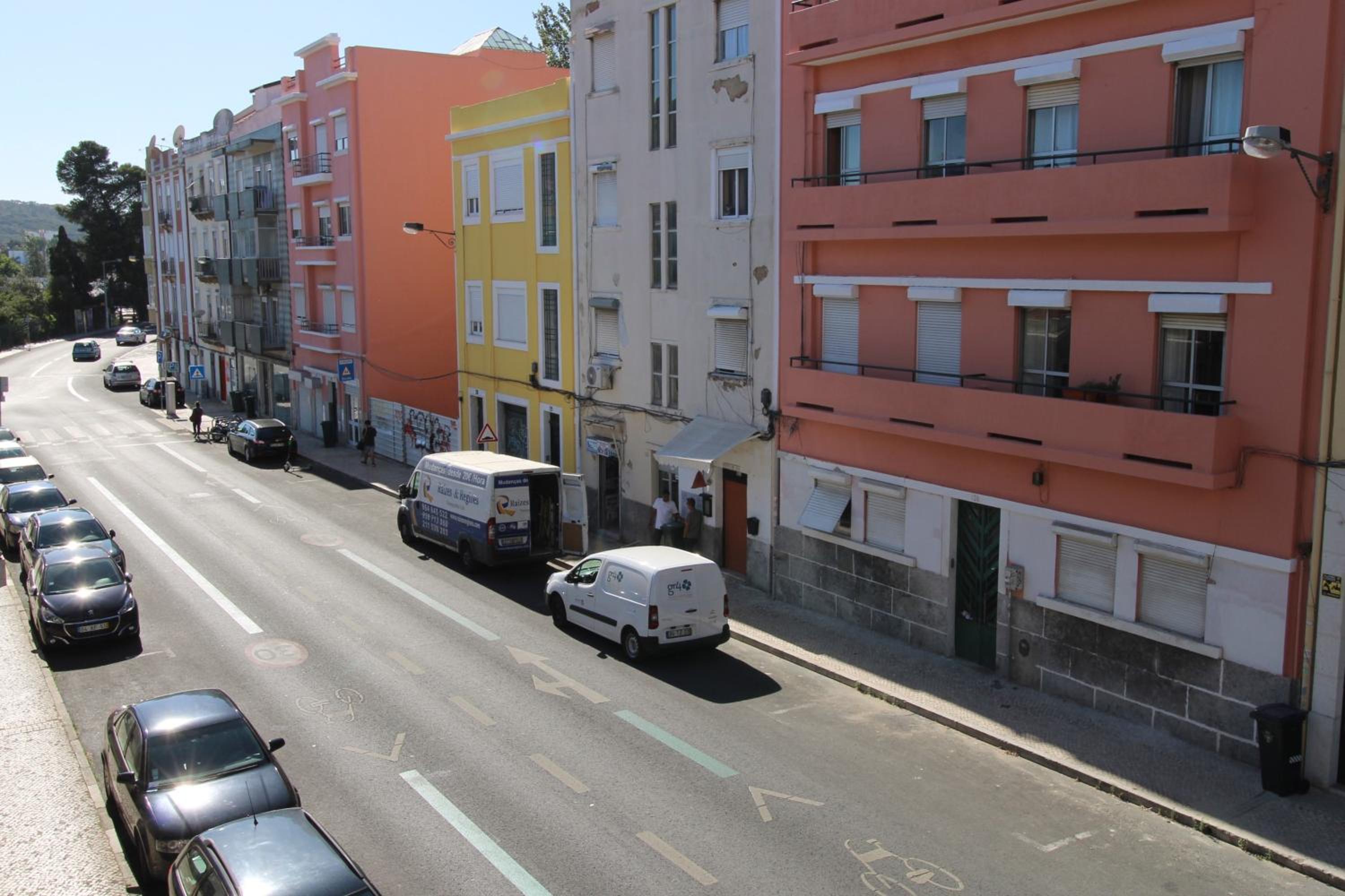 Sete Rios, Near Zoo Lisboa/ free Wifi
