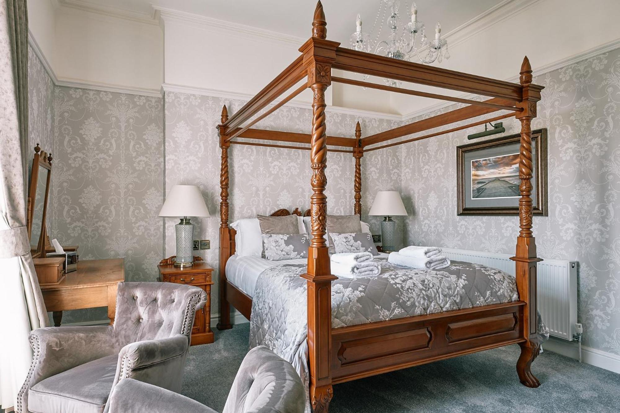 The Queens Hotel