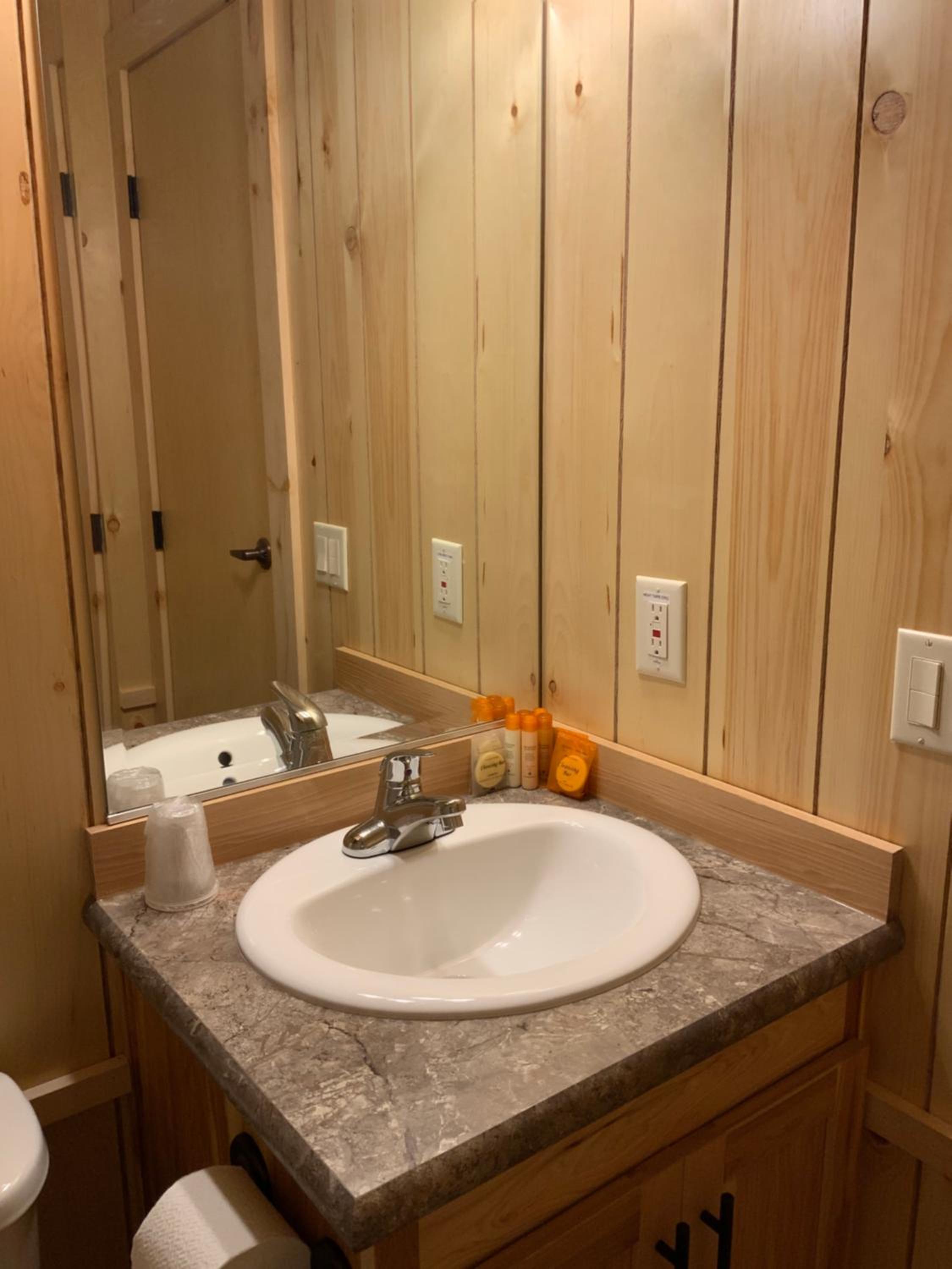 Rockerville Lodge & Cabins
