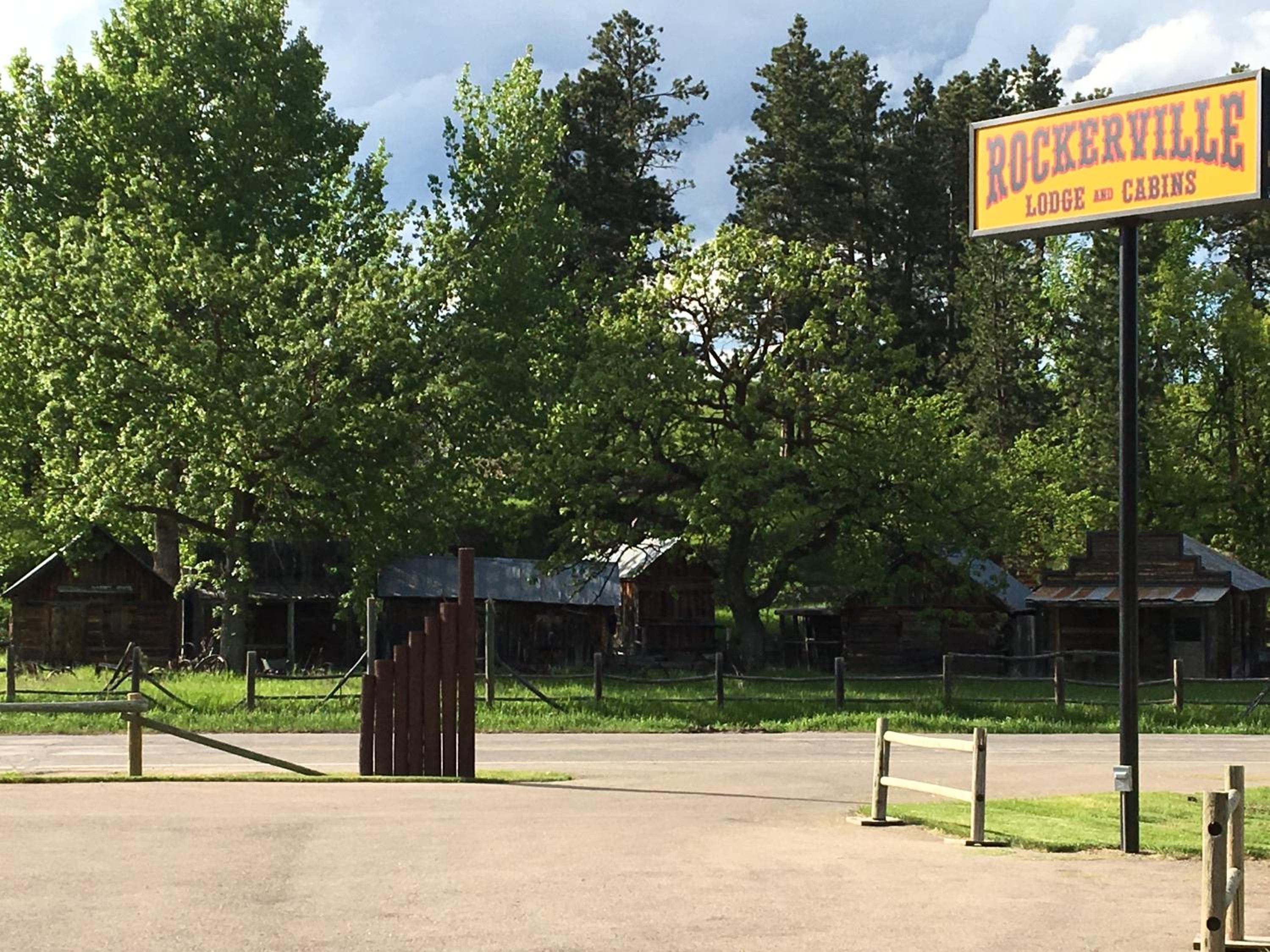Rockerville Lodge & Cabins