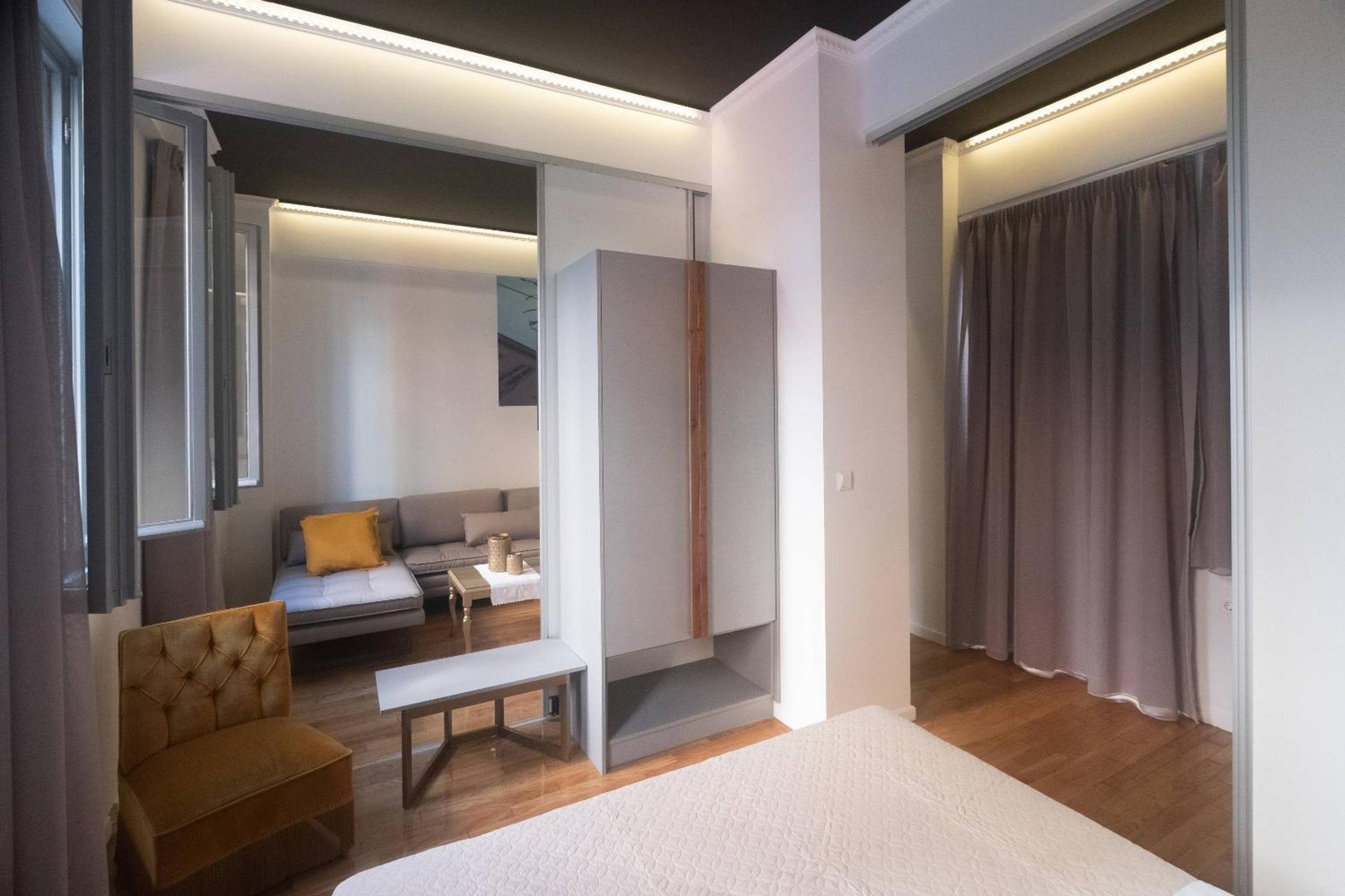 ATHENIAN YARD SUITES