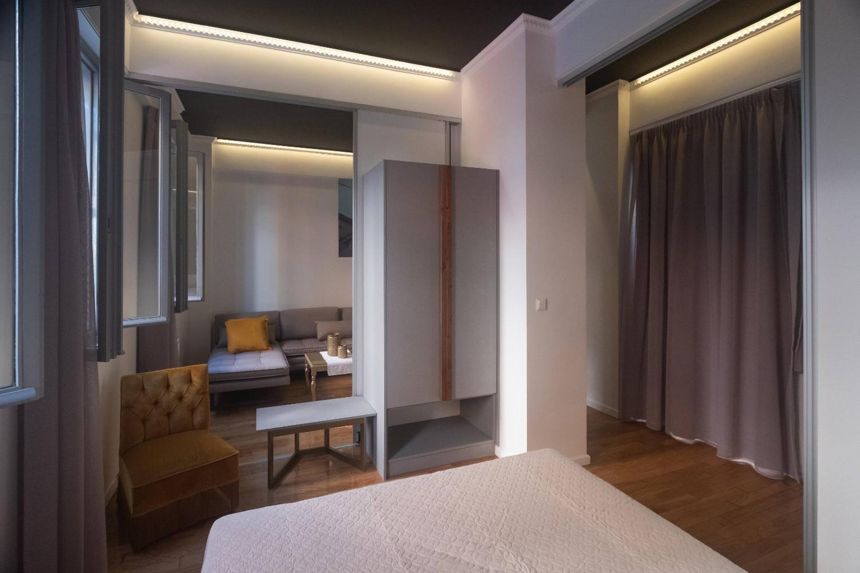 ATHENIAN YARD SUITES