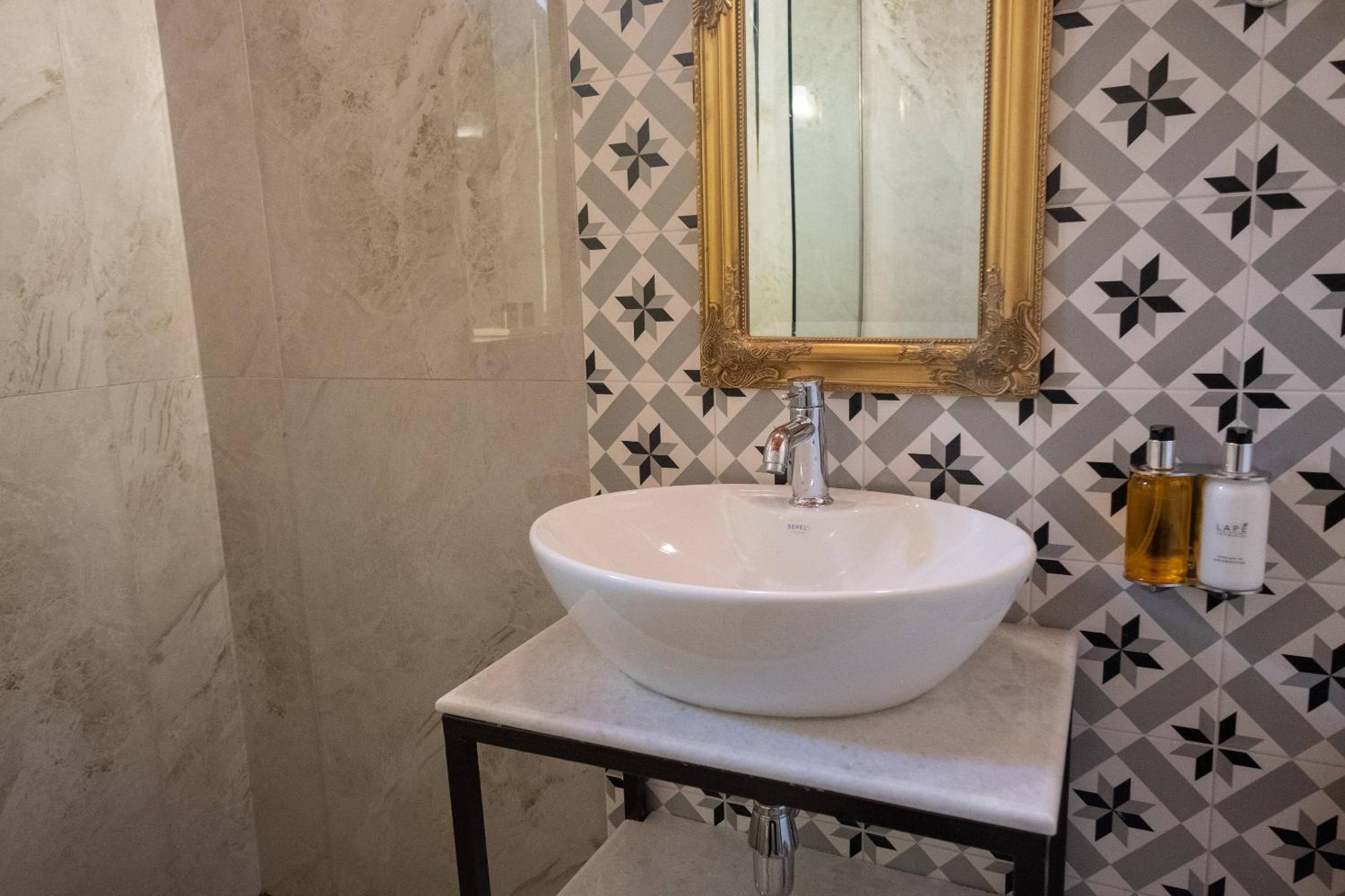 ATHENIAN YARD SUITES