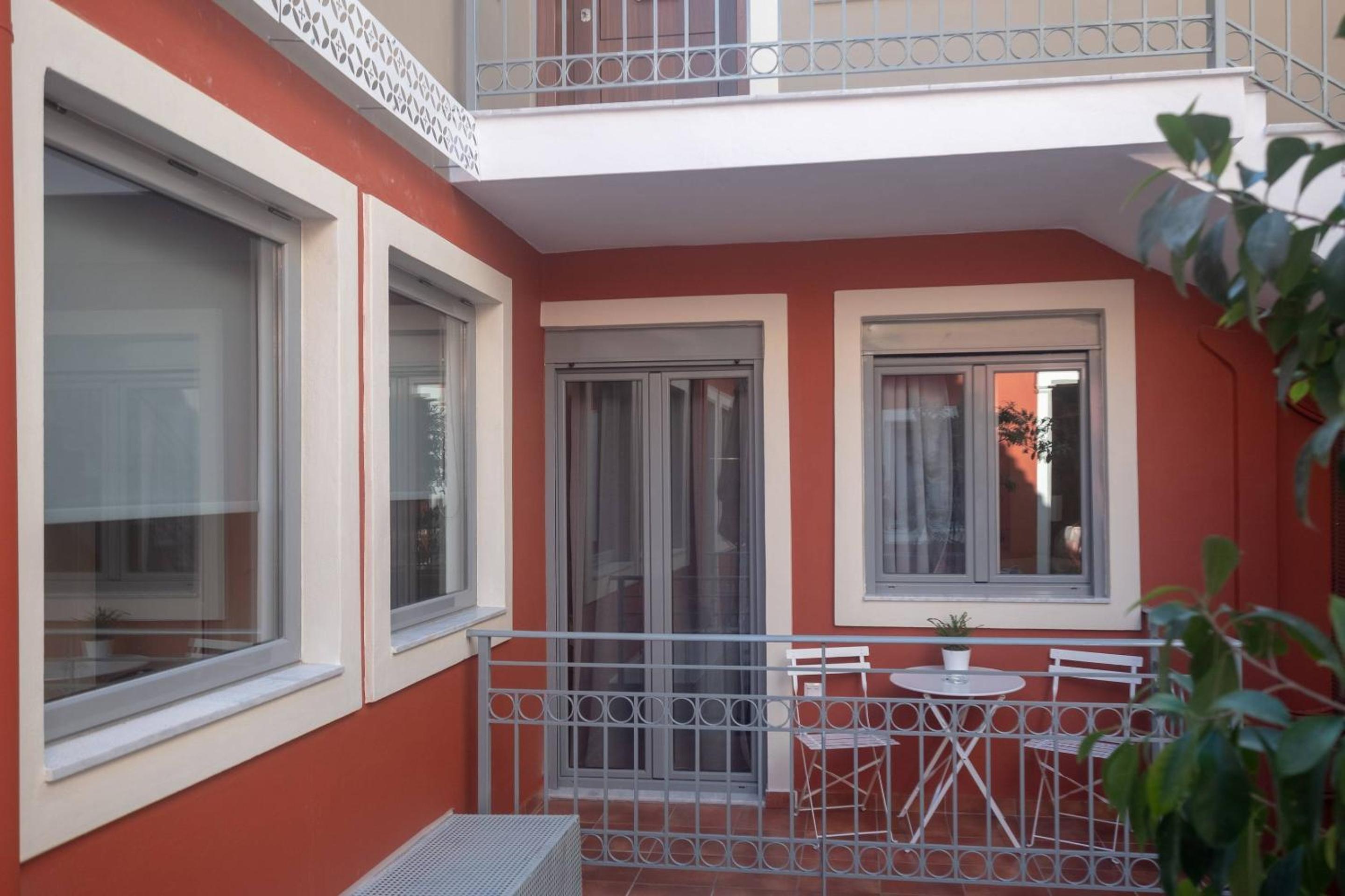 ATHENIAN YARD SUITES