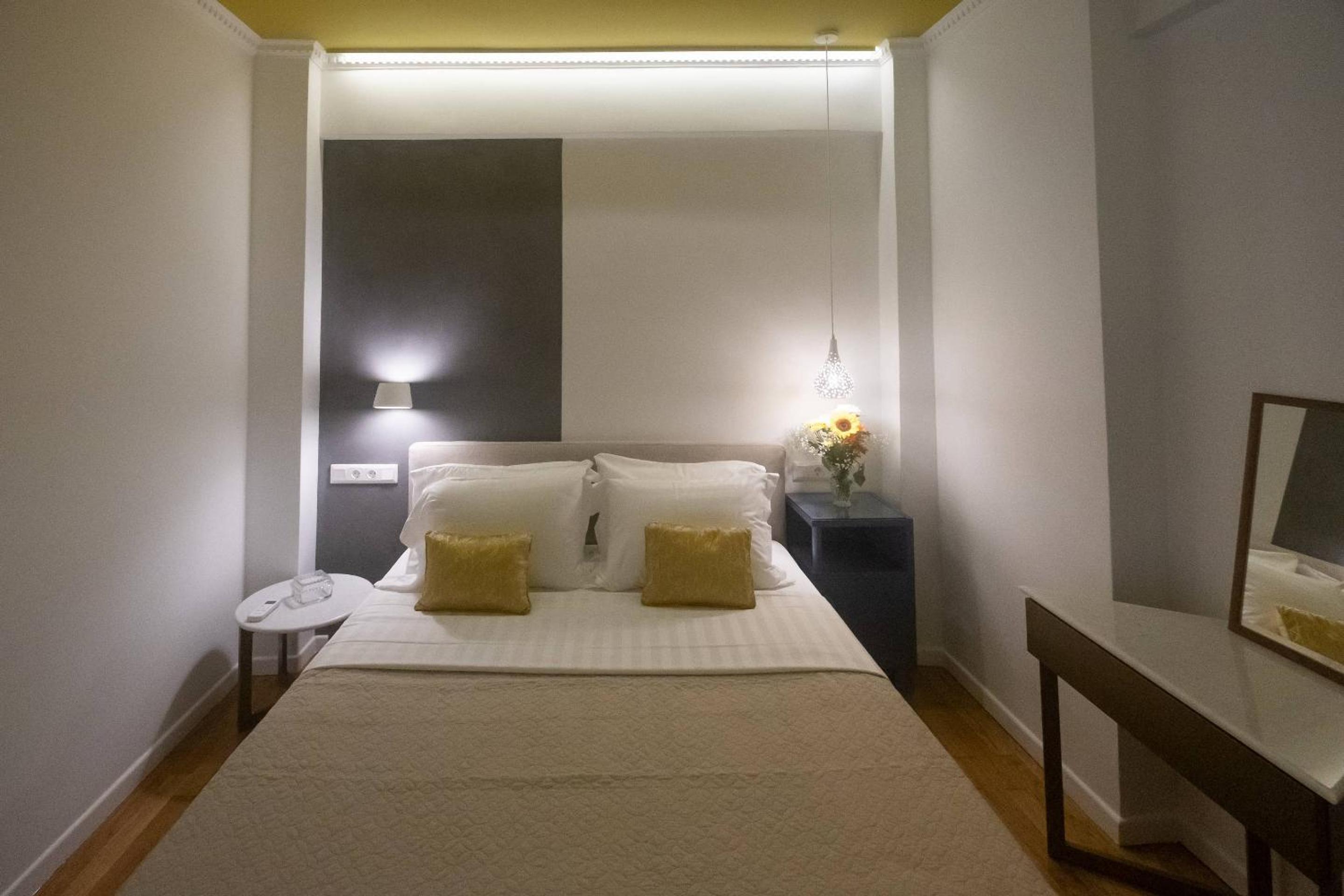 ATHENIAN YARD SUITES