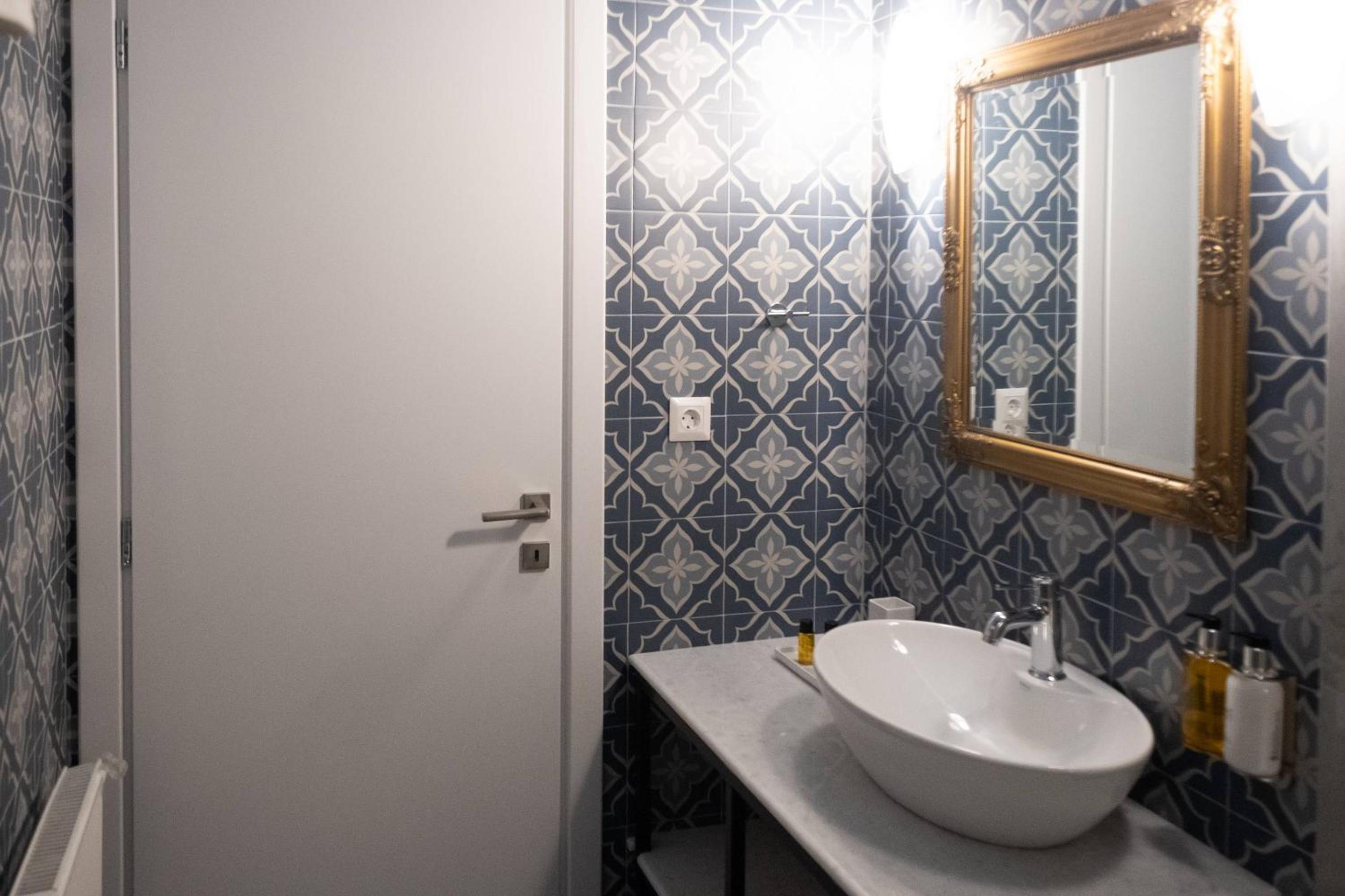 ATHENIAN YARD SUITES